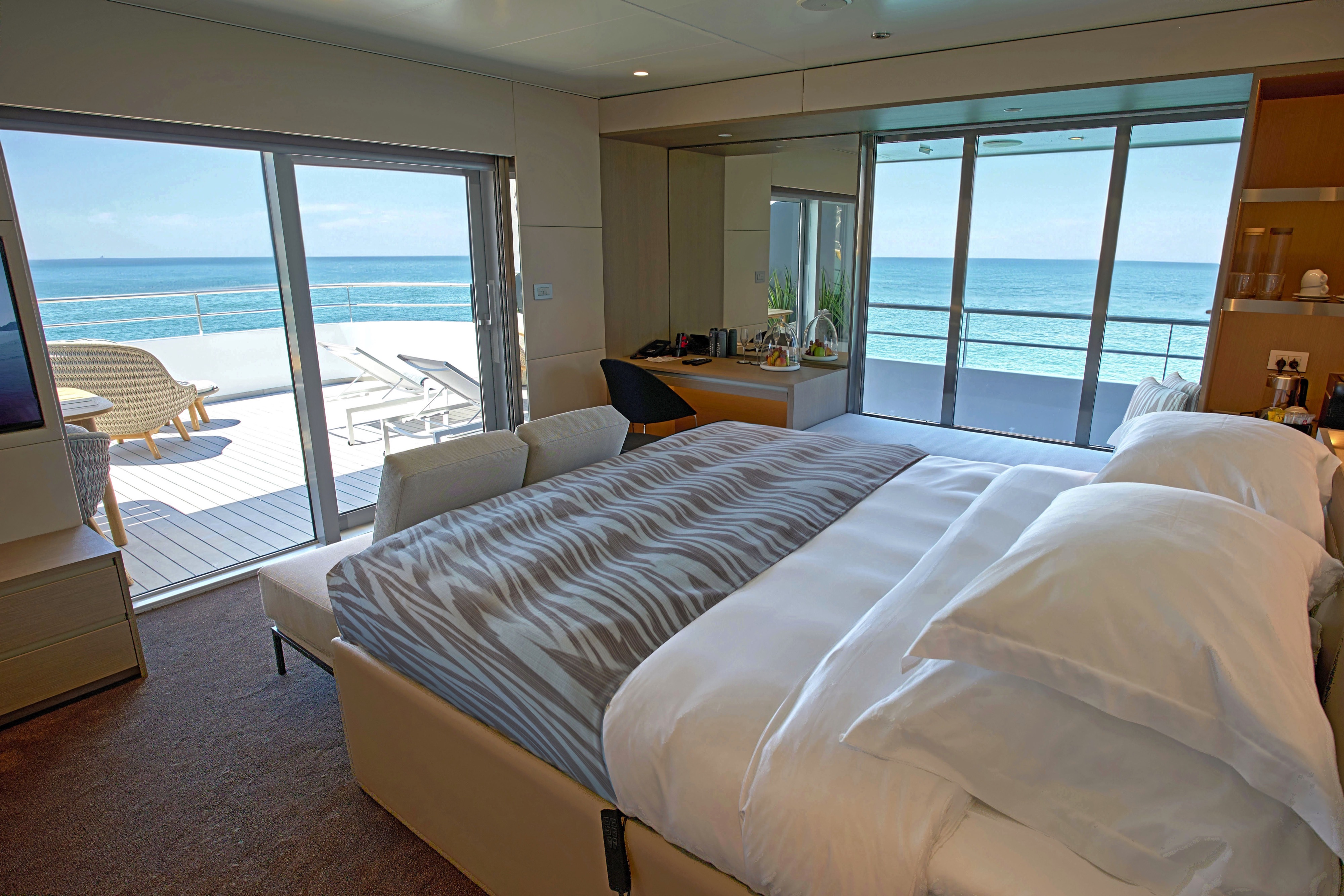 Emerald Cruises, Emerald Sakara, Yacht Suite 0.jpg