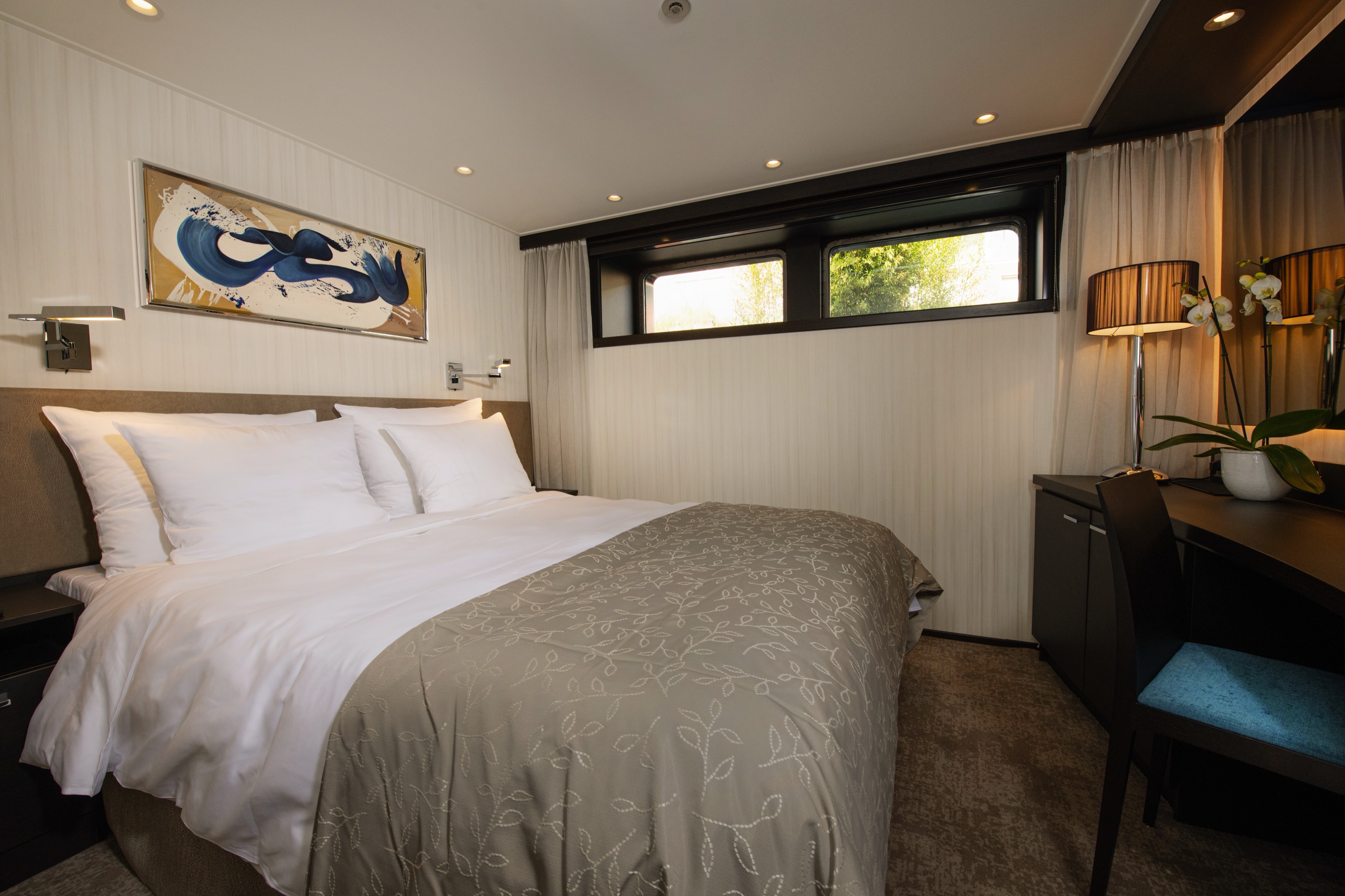 Avalon Deluxe Stateroom