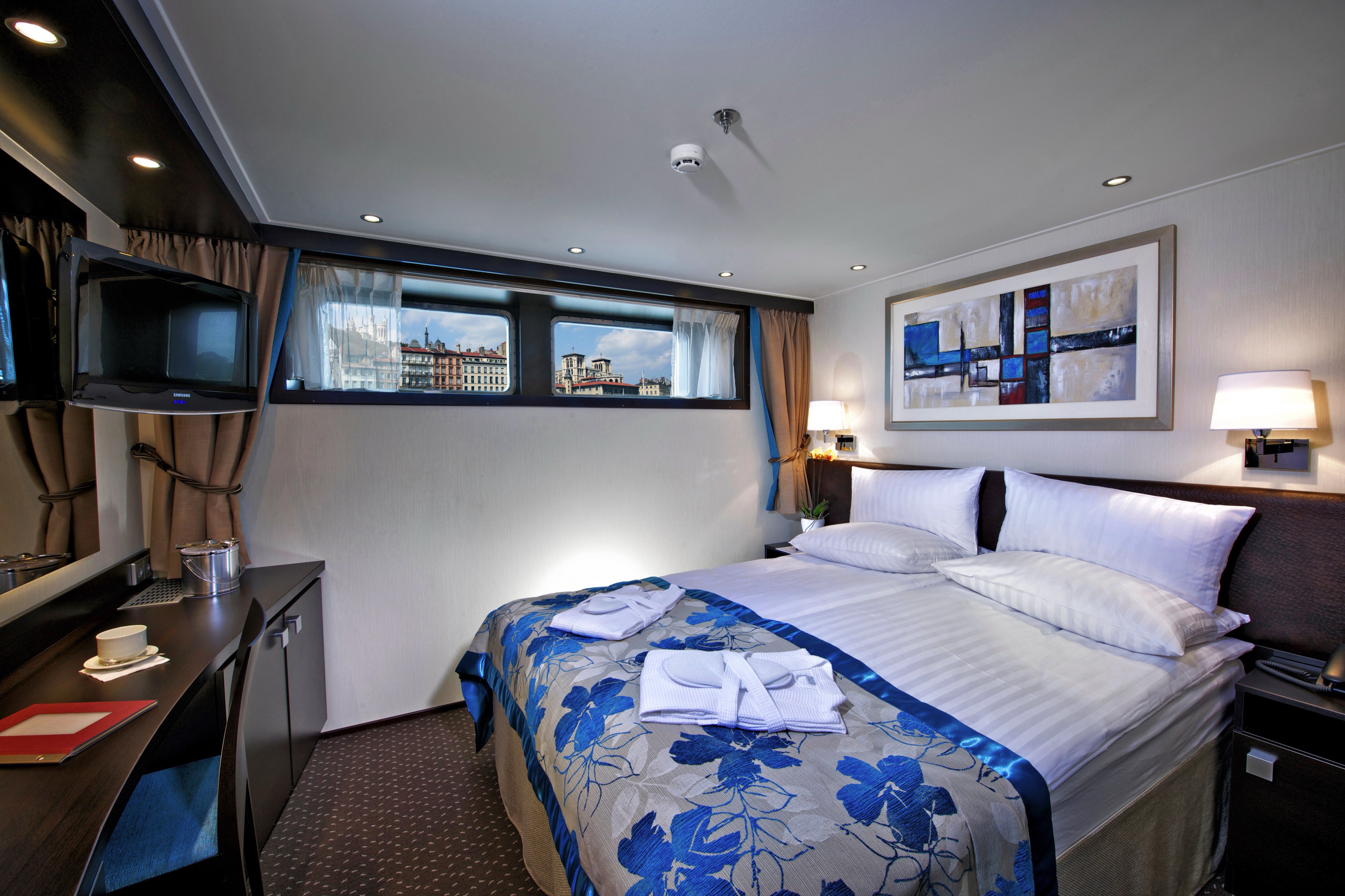 Avalon Deluxe Stateroom