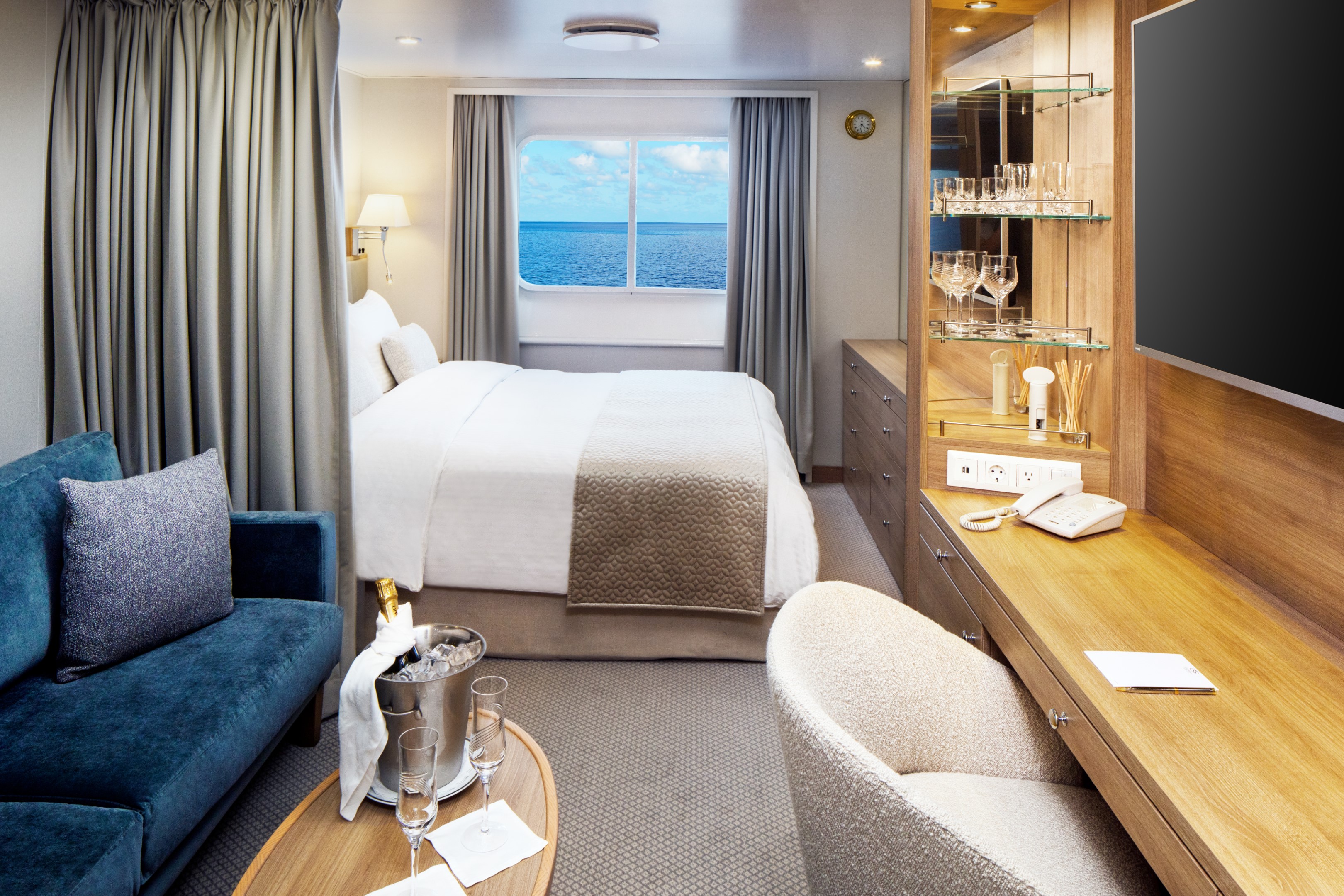 Yacht Club Stateroom – Deck 3 & 4