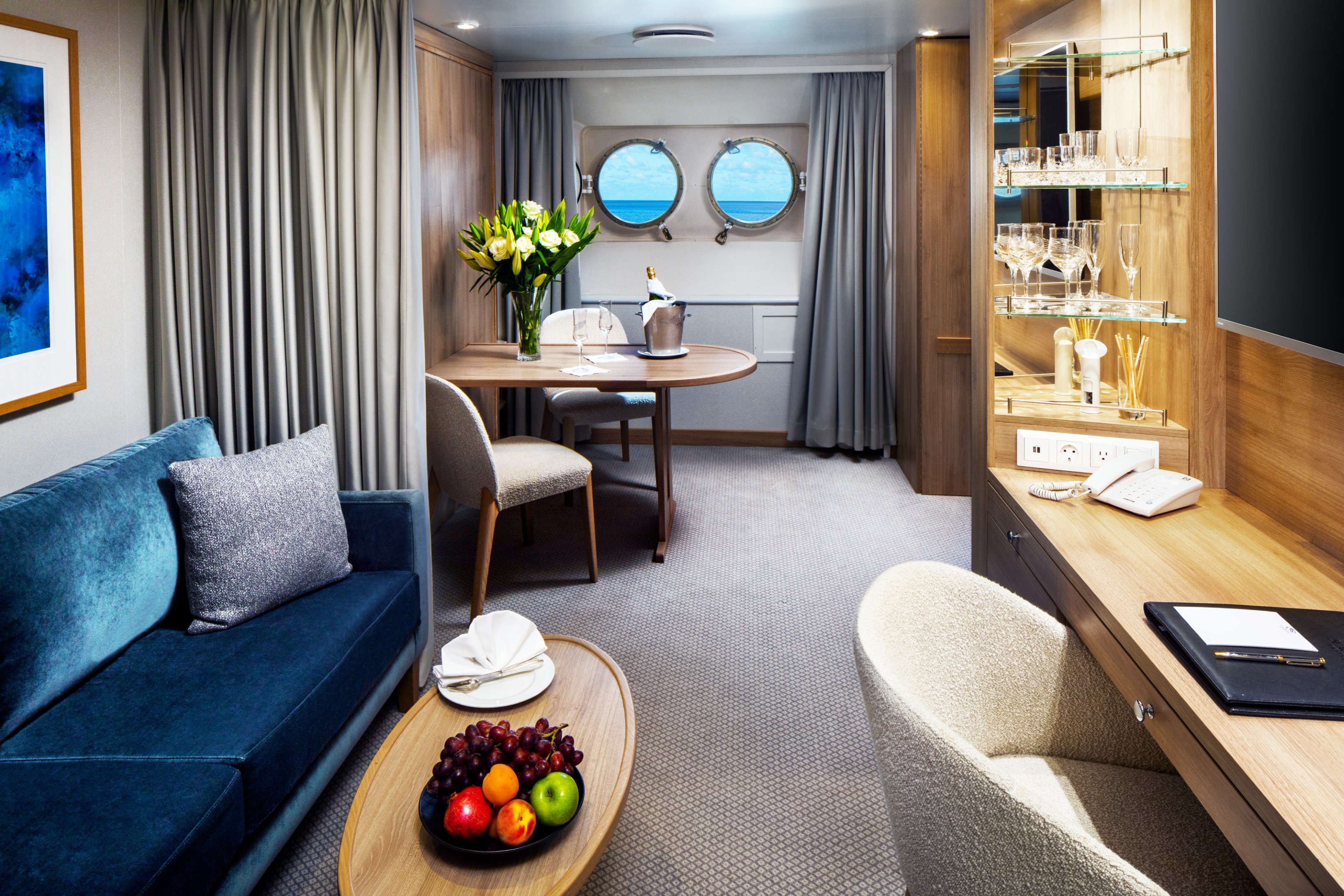 SeaDream I - Commodore Suite.jpg