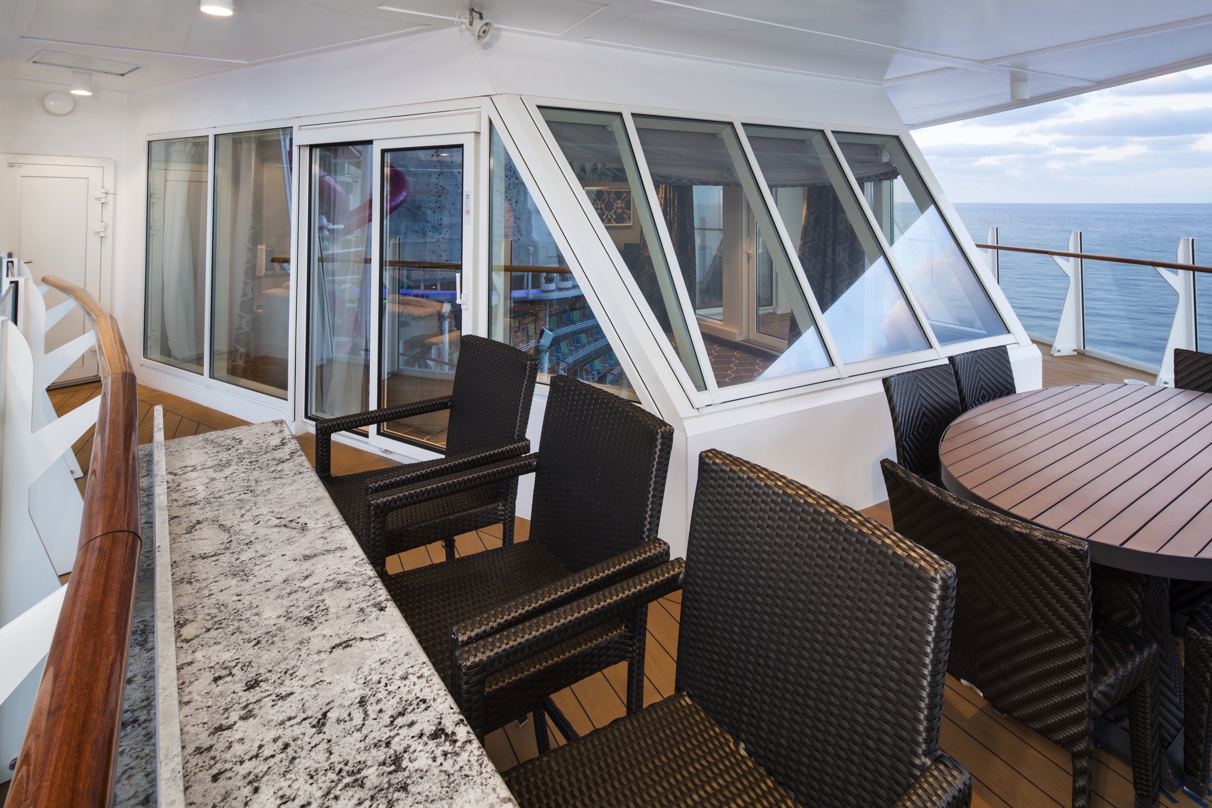 Spacious AquaTheatre Suite Large Balcony - 2 Bedroom