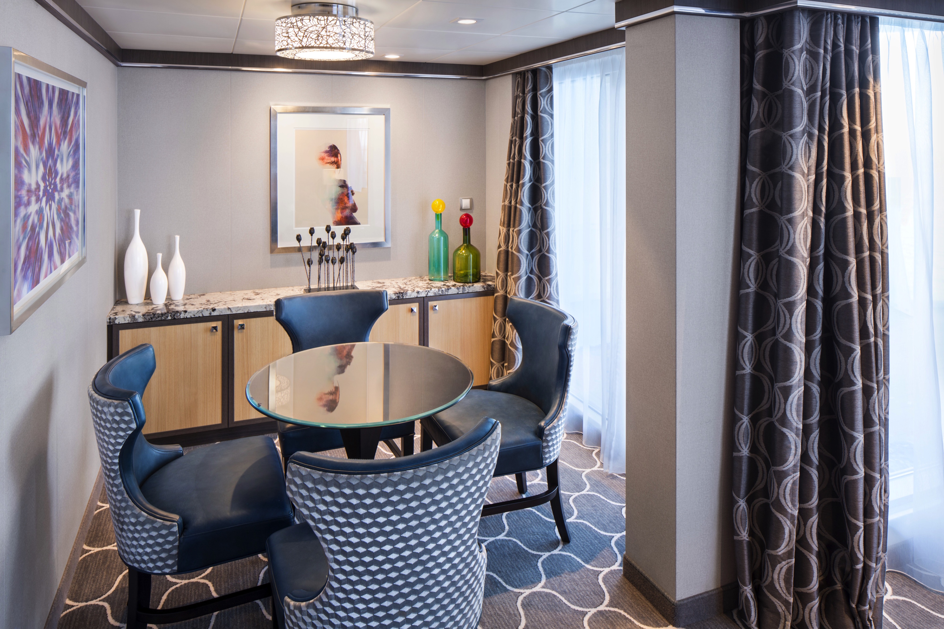 Spacious AquaTheatre Suite Large Balcony - 2 Bedroom