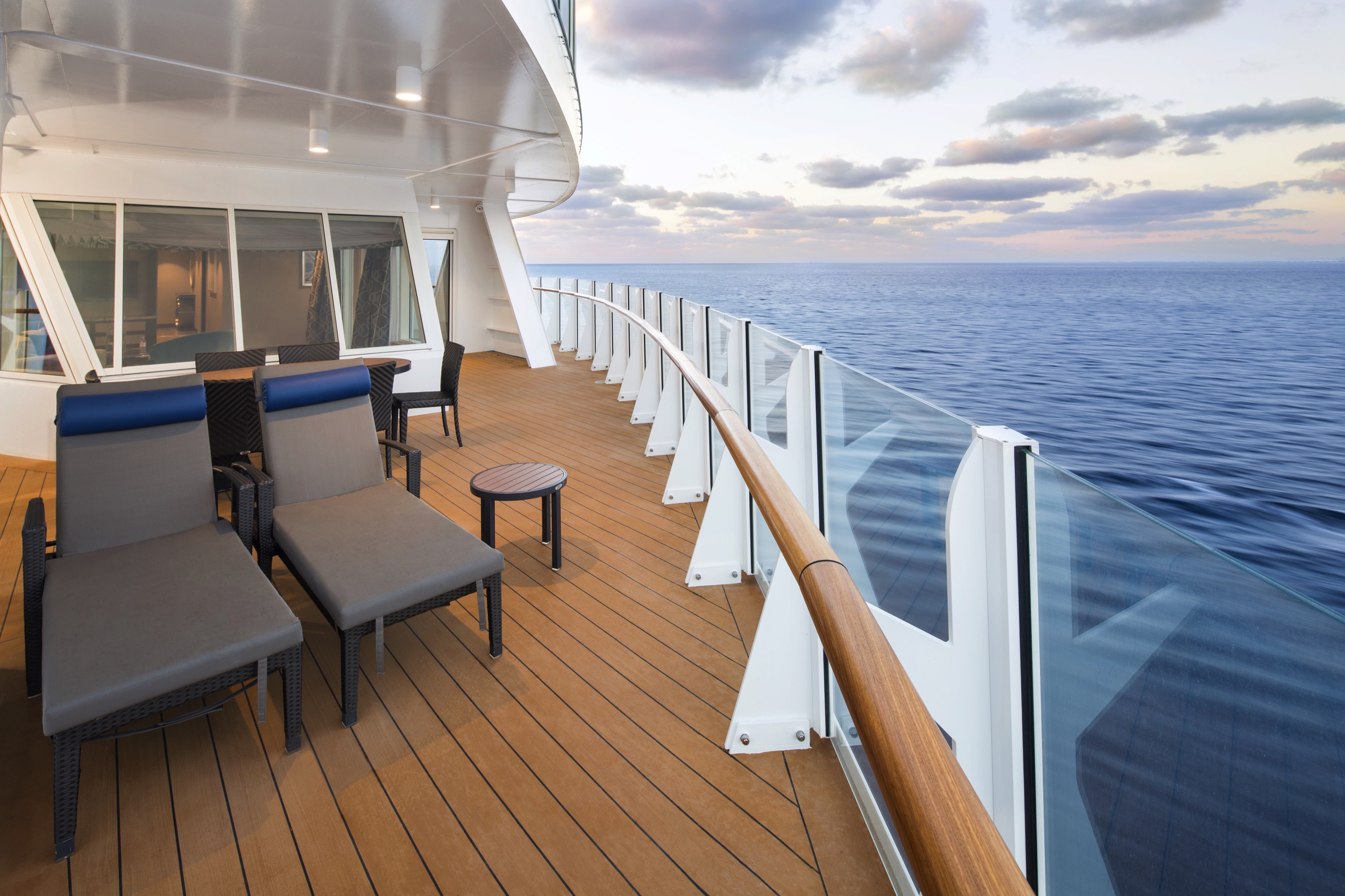 Spacious AquaTheatre Suite Large Balcony - 2 Bedroom