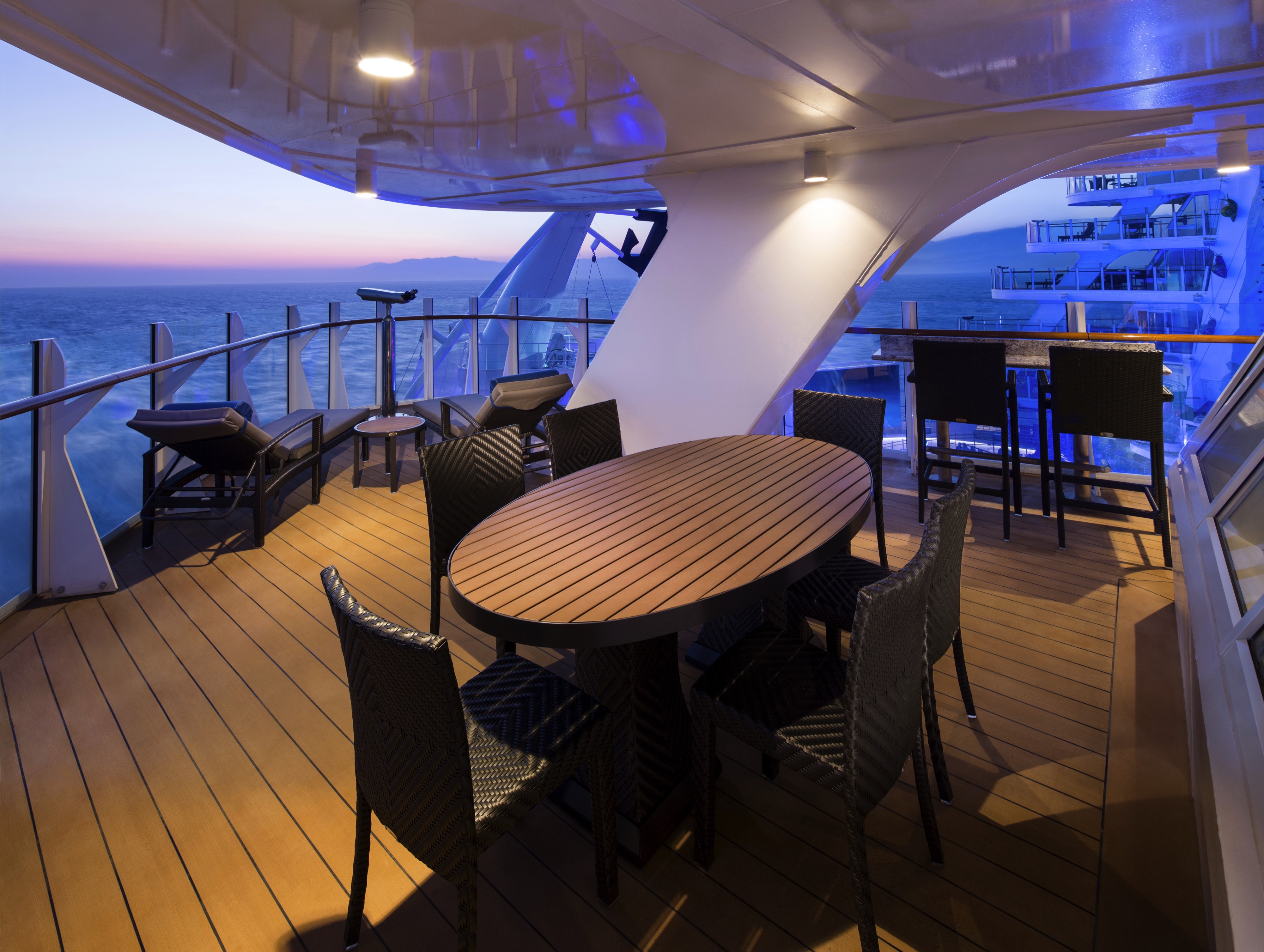 AquaTheatre Suite with Large Balcony - 2 Bedroom