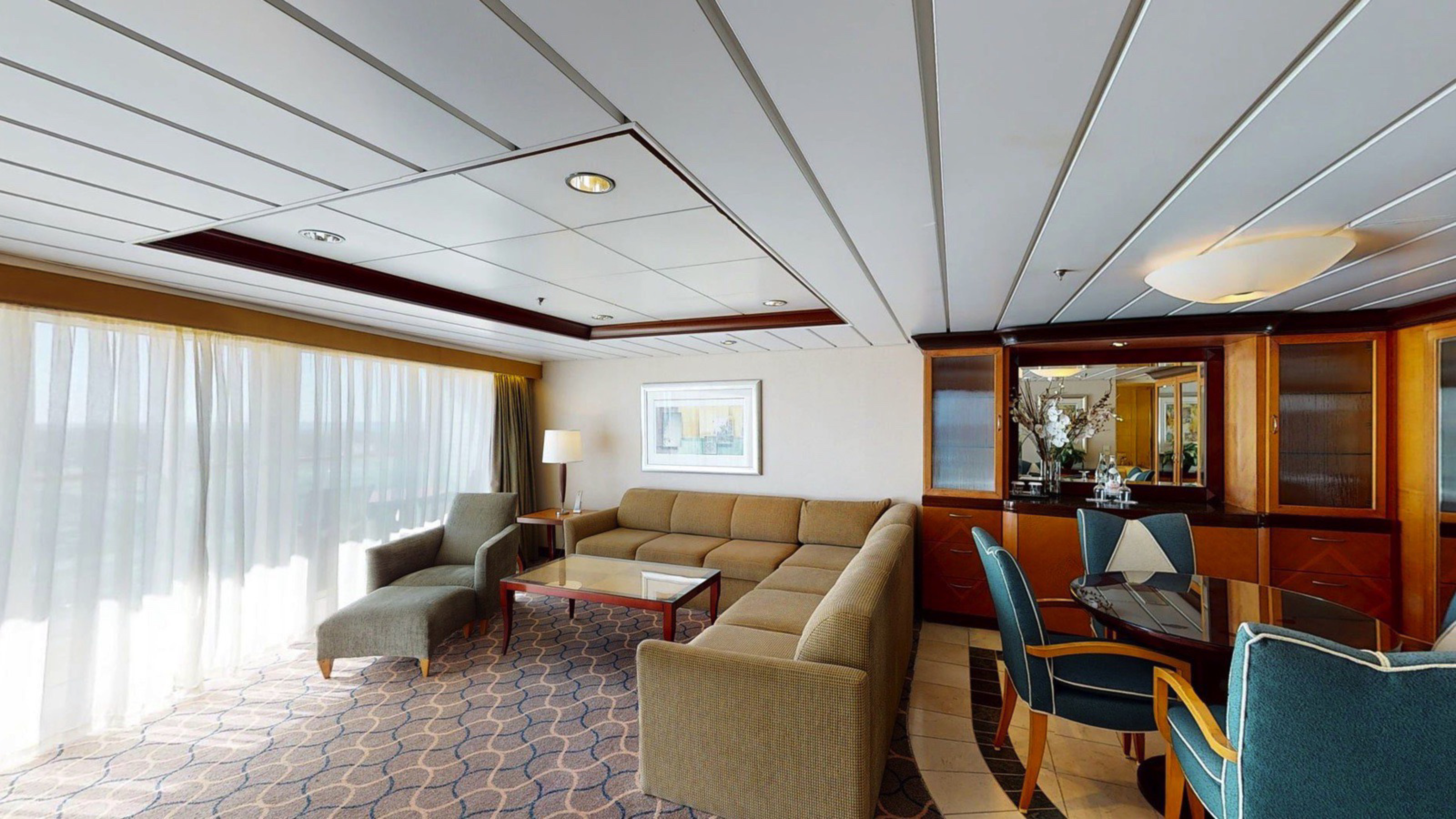 Mariner of the Seas: Owner’s Suite - 1 Bedroom