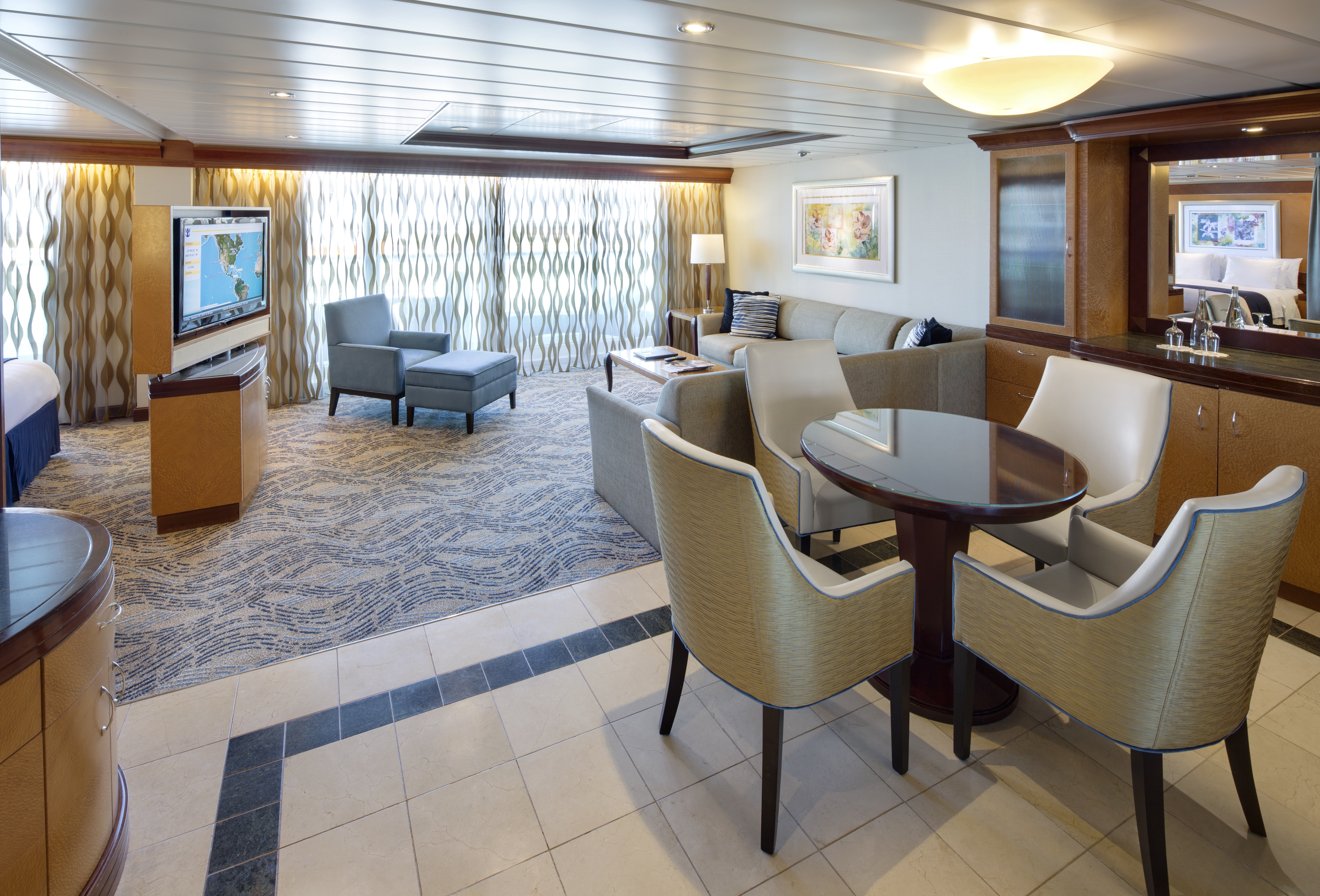 Voyager of the Seas: Owner's Suite - 1 bedroom