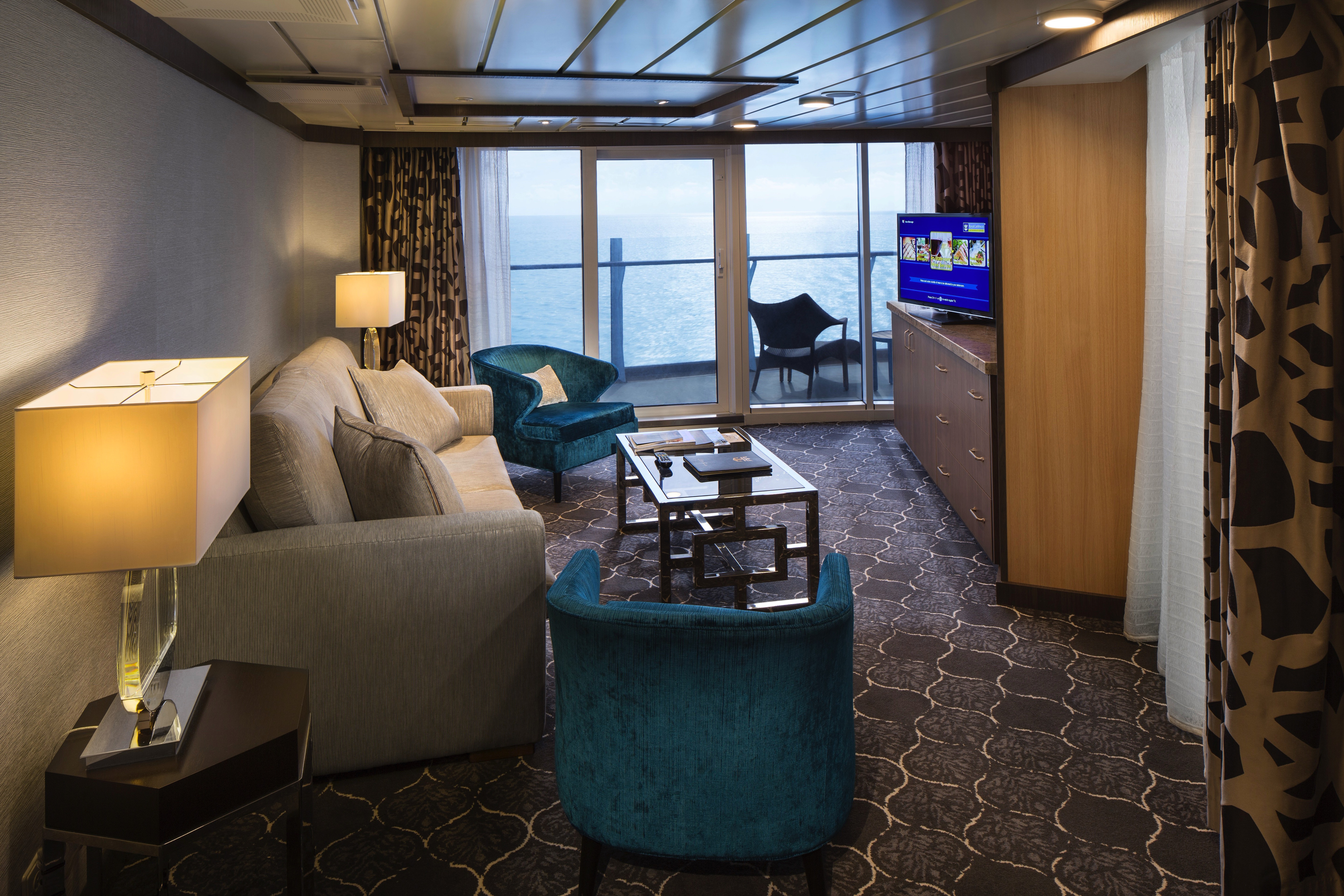 Spacious AquaTheater Suite Large Balcony - 2 bedrooms