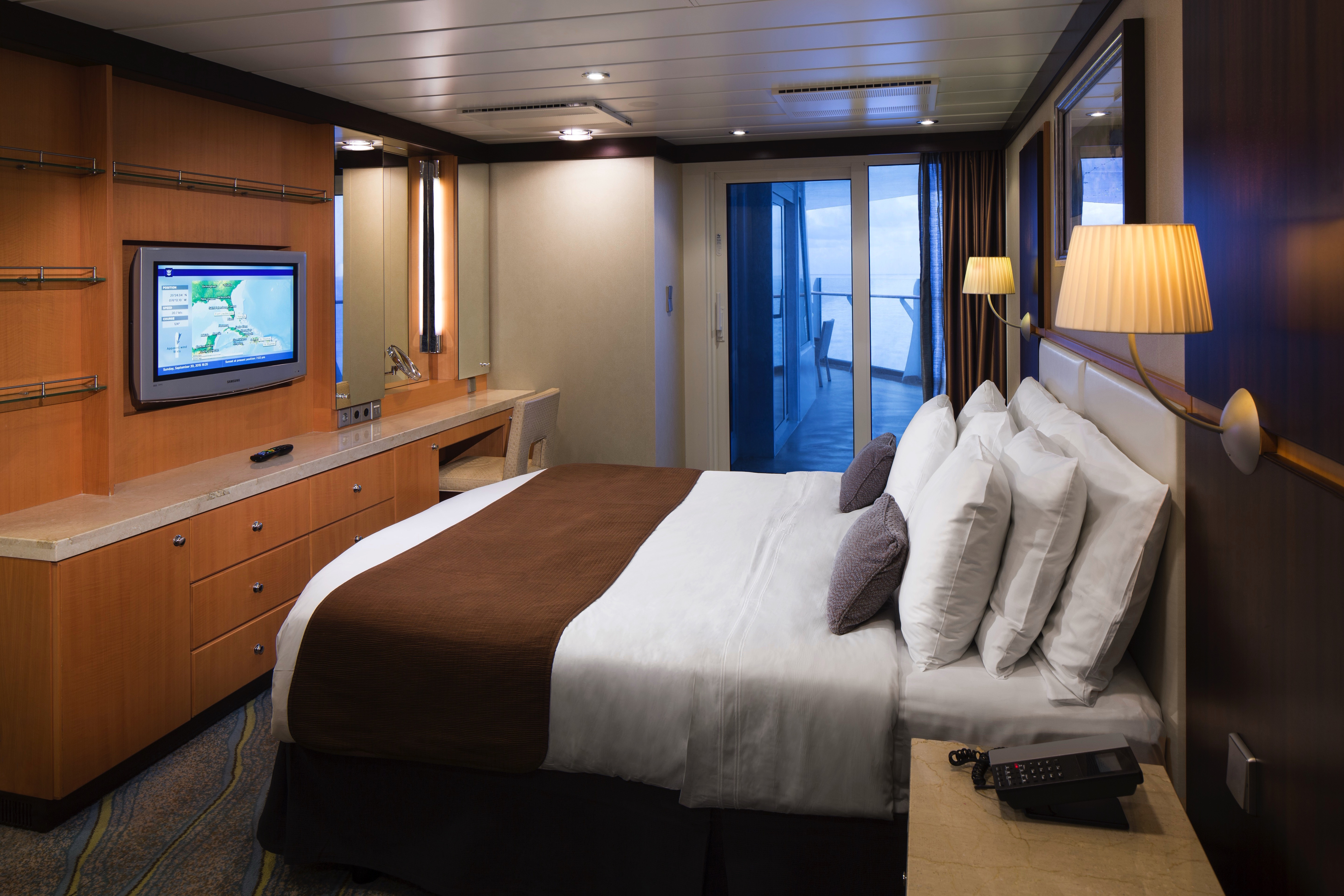 Spacious AquaTheater Suite Large Balcony - 2 bedrooms