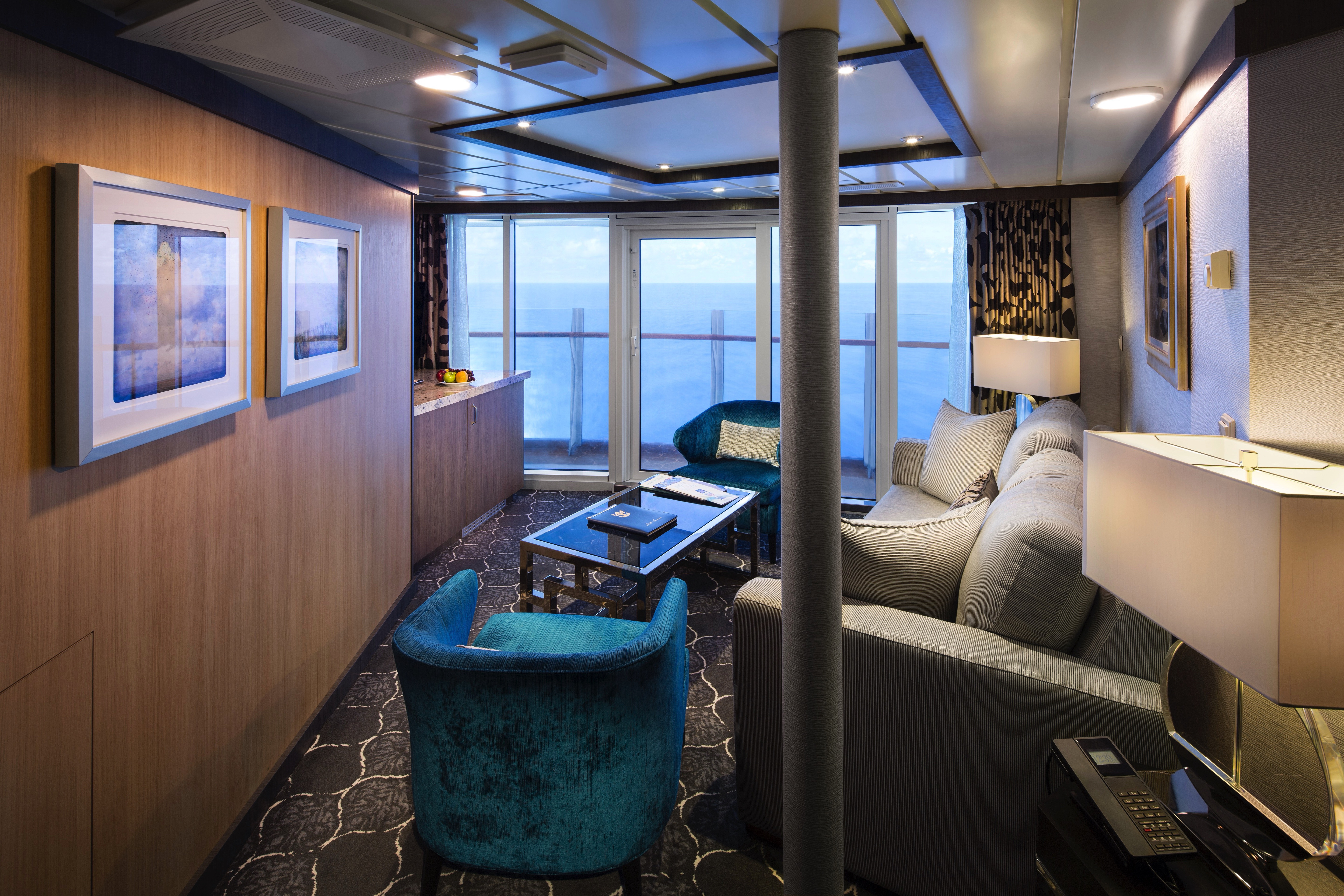 Spacious AquaTheater Suite Large Balcony - 2 bedrooms