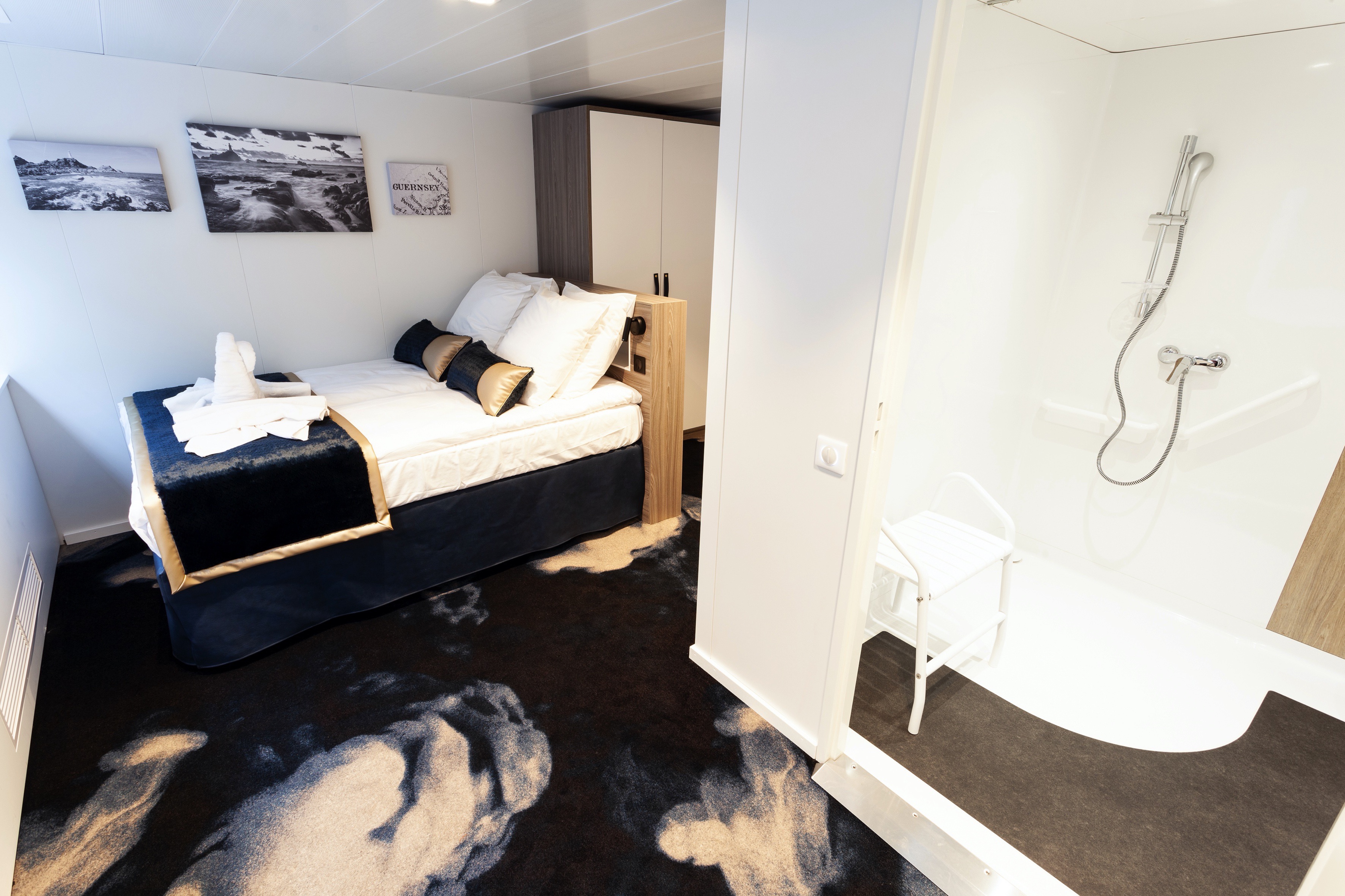 CroisiEurope, MS Victor Hugo, Upper Deck Accessible Double Bed 1 - ©David Bleuset.jpg
