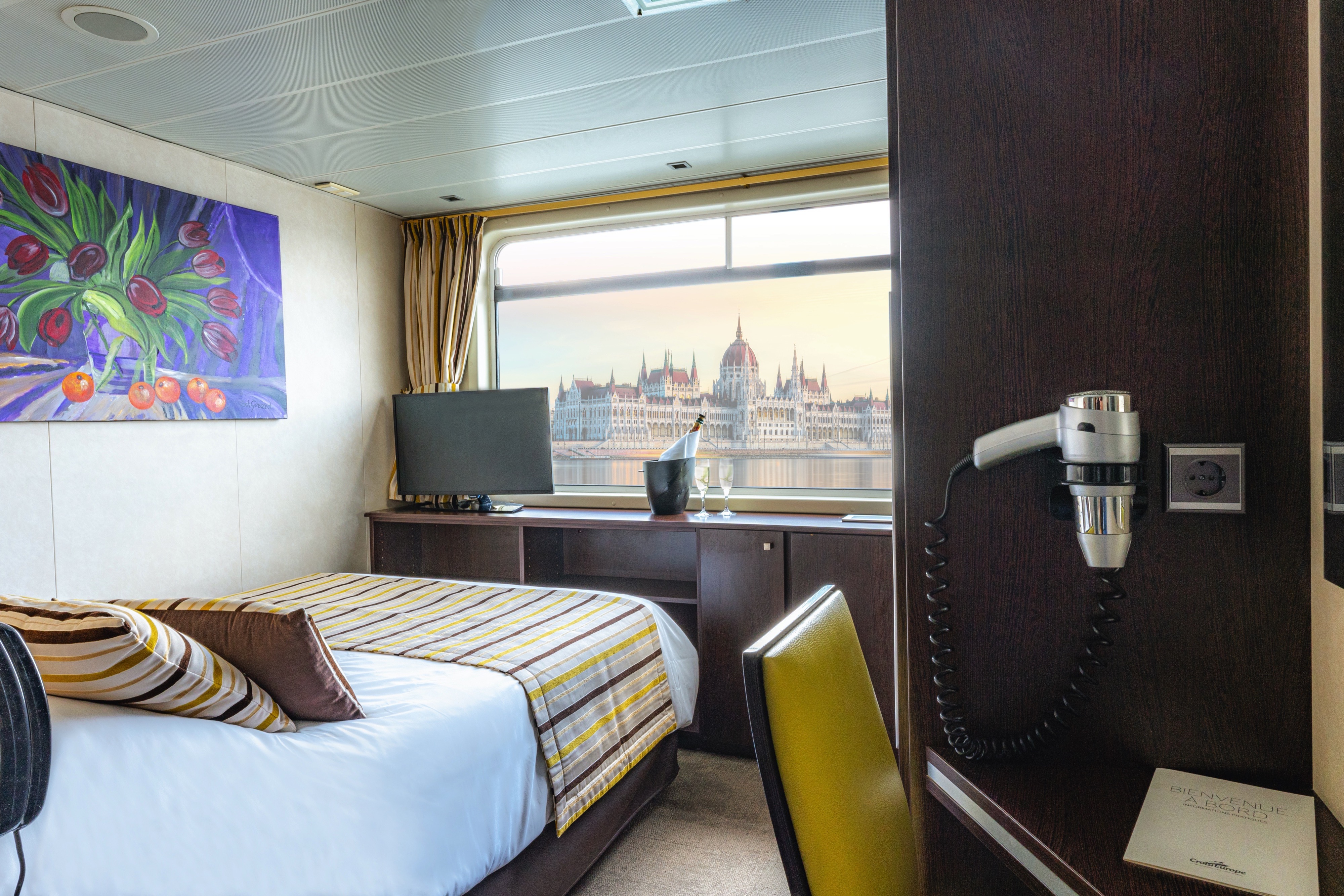 CroisiEurope, MS Vivaldi, Middle Deck Accessible Cabin - ©Corinne Cotard.jpg