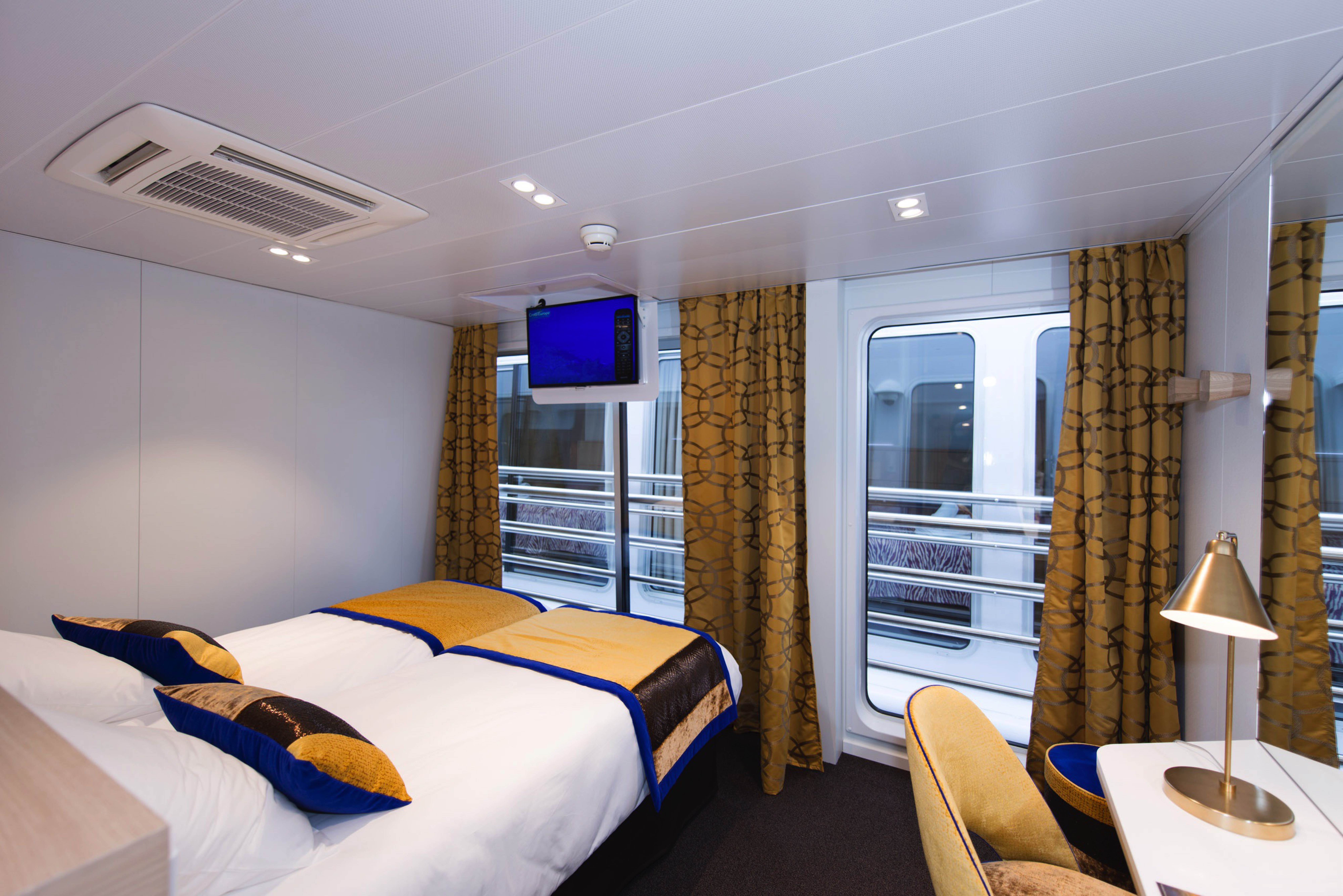 CroisiEurope, MS Symphonie, Upper Deck 3 Beds Suite Cat B, Copyrights - ©Denis Merck.jpg