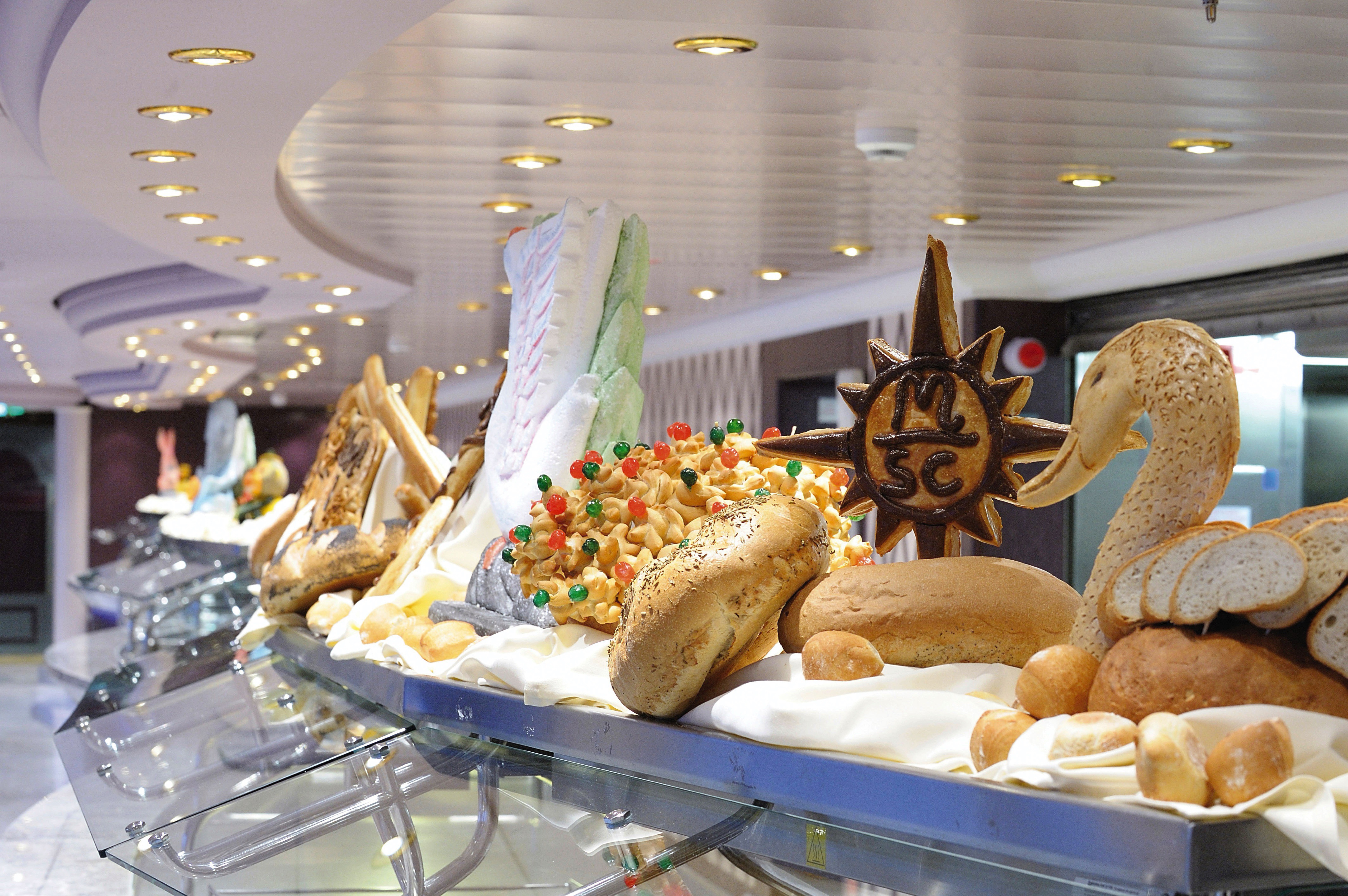 MSC Poesia: Villa Pompeiana Buffet Restaurant
