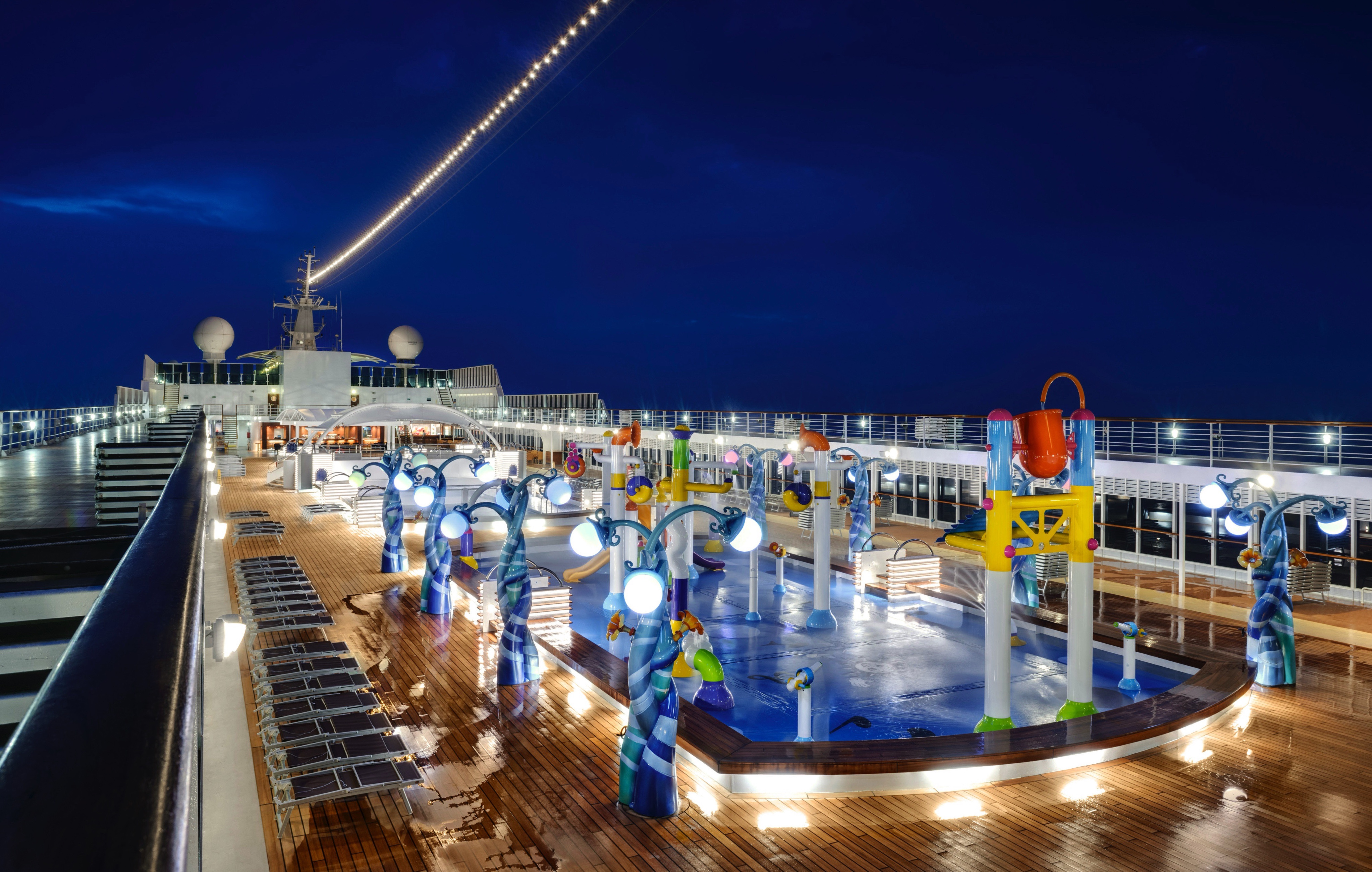 MSC Armonia: Swimming Pools
