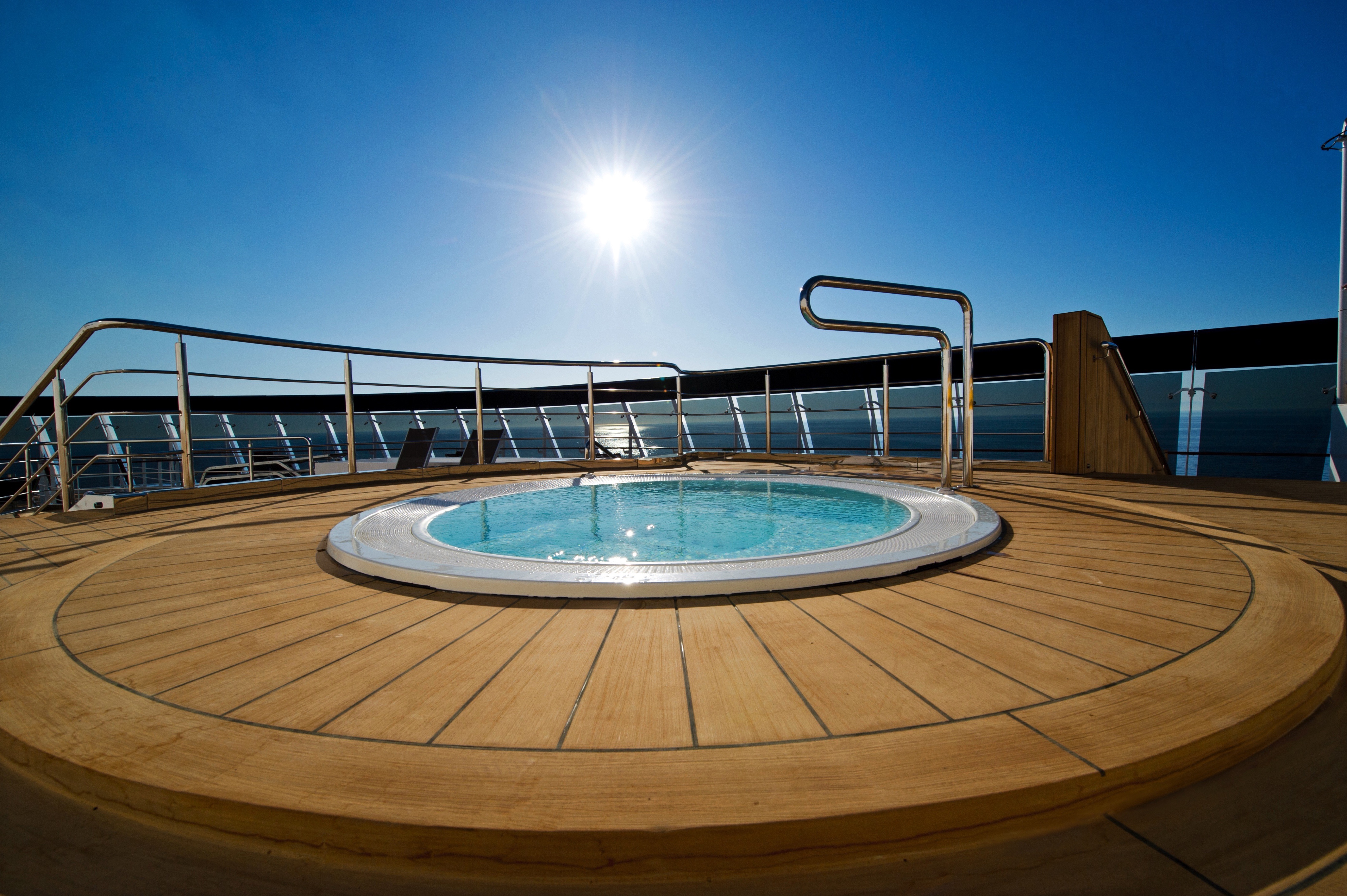 MSC Divina: Top 18 Exclusive Solarium