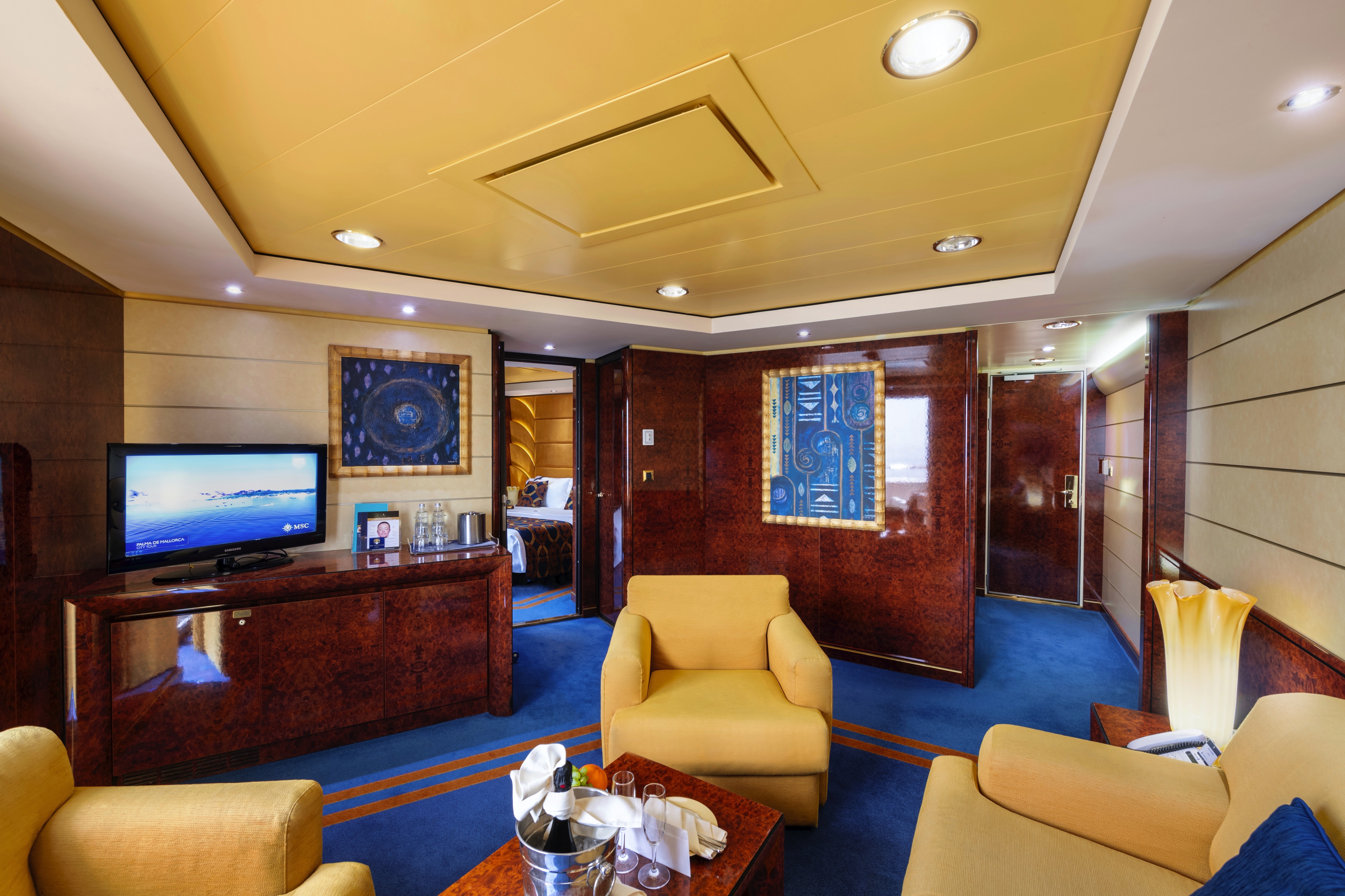 MSC Fantasia: MSC Yacht Club Executive and Family Suite with Balcony