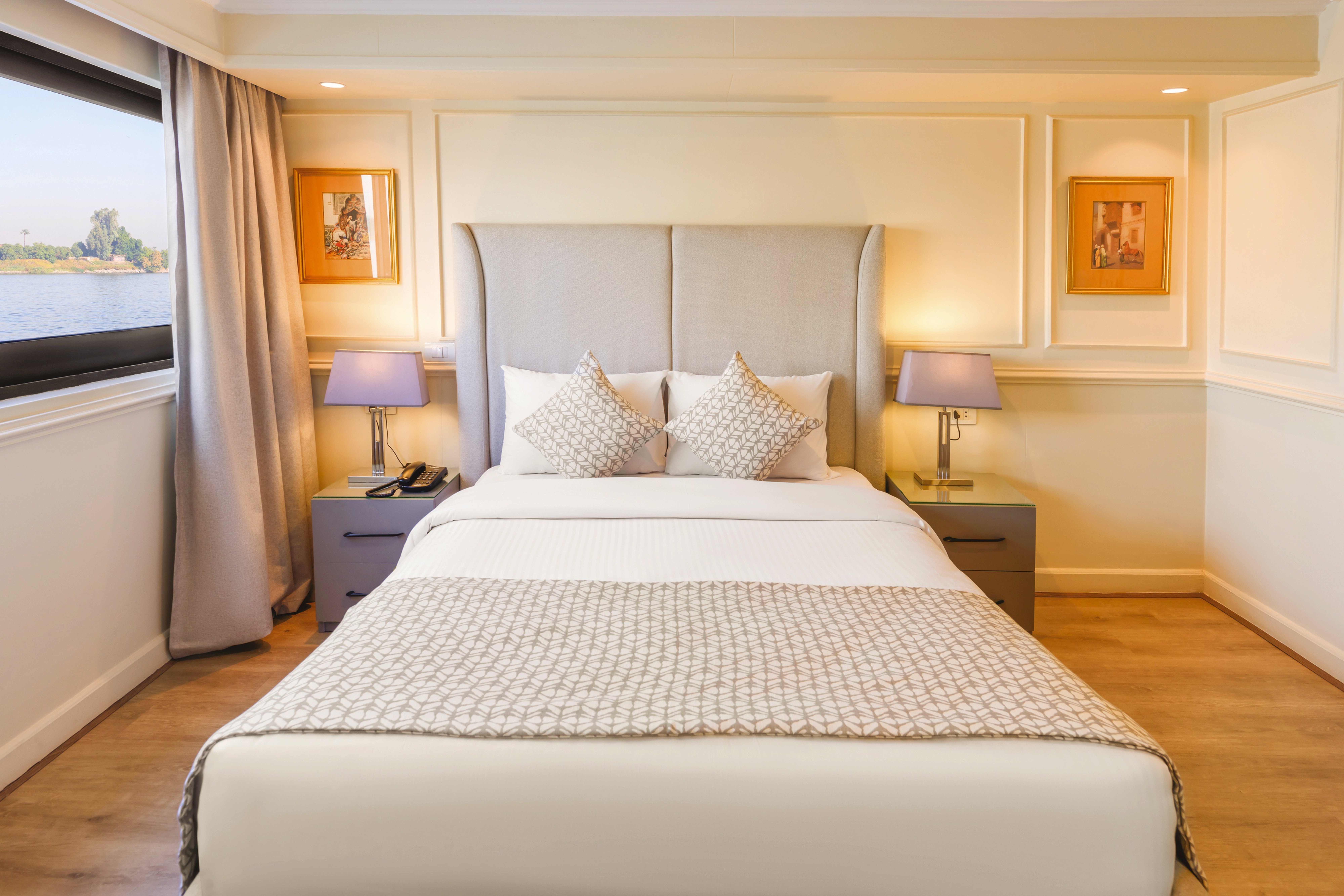 Croisi Europe, RV Star of Luxor, Suite Lounge, ©HossamHorus.jpg