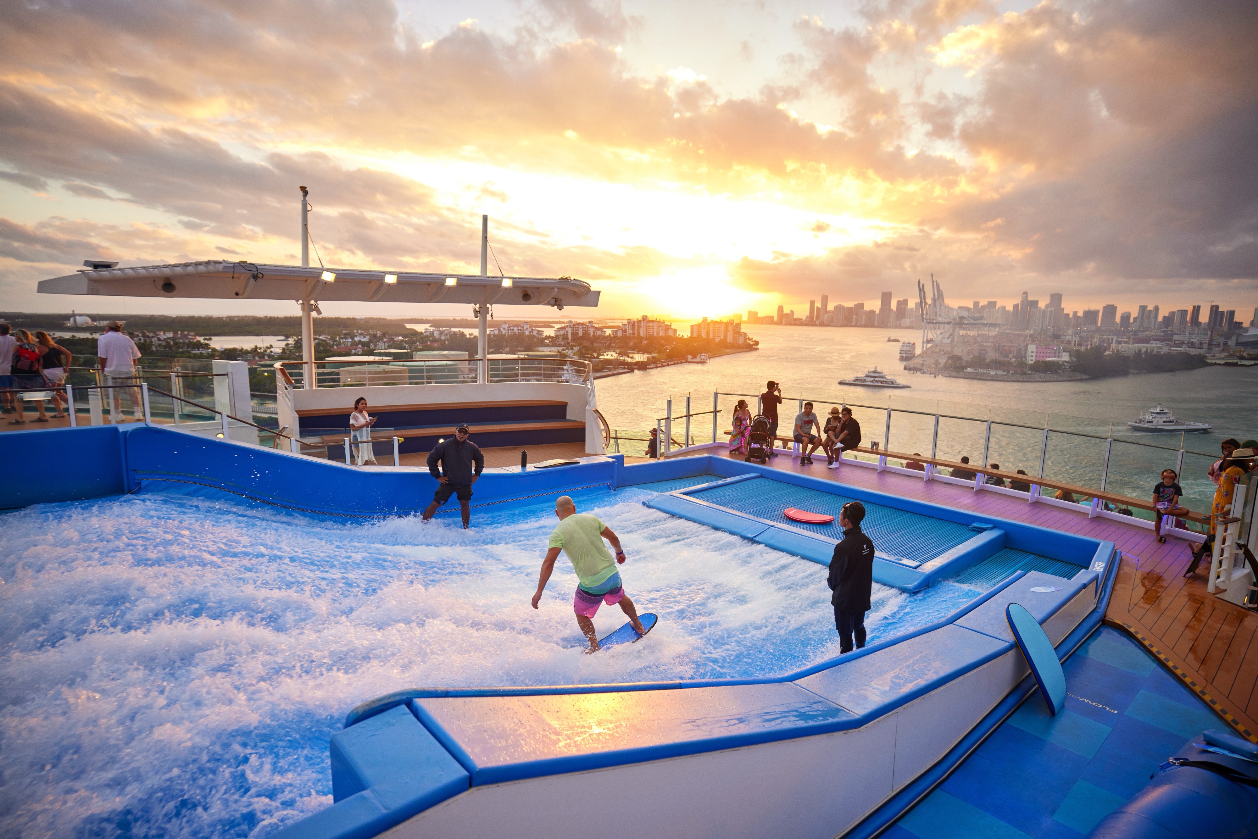 Freedom of the Seas: FlowRider®