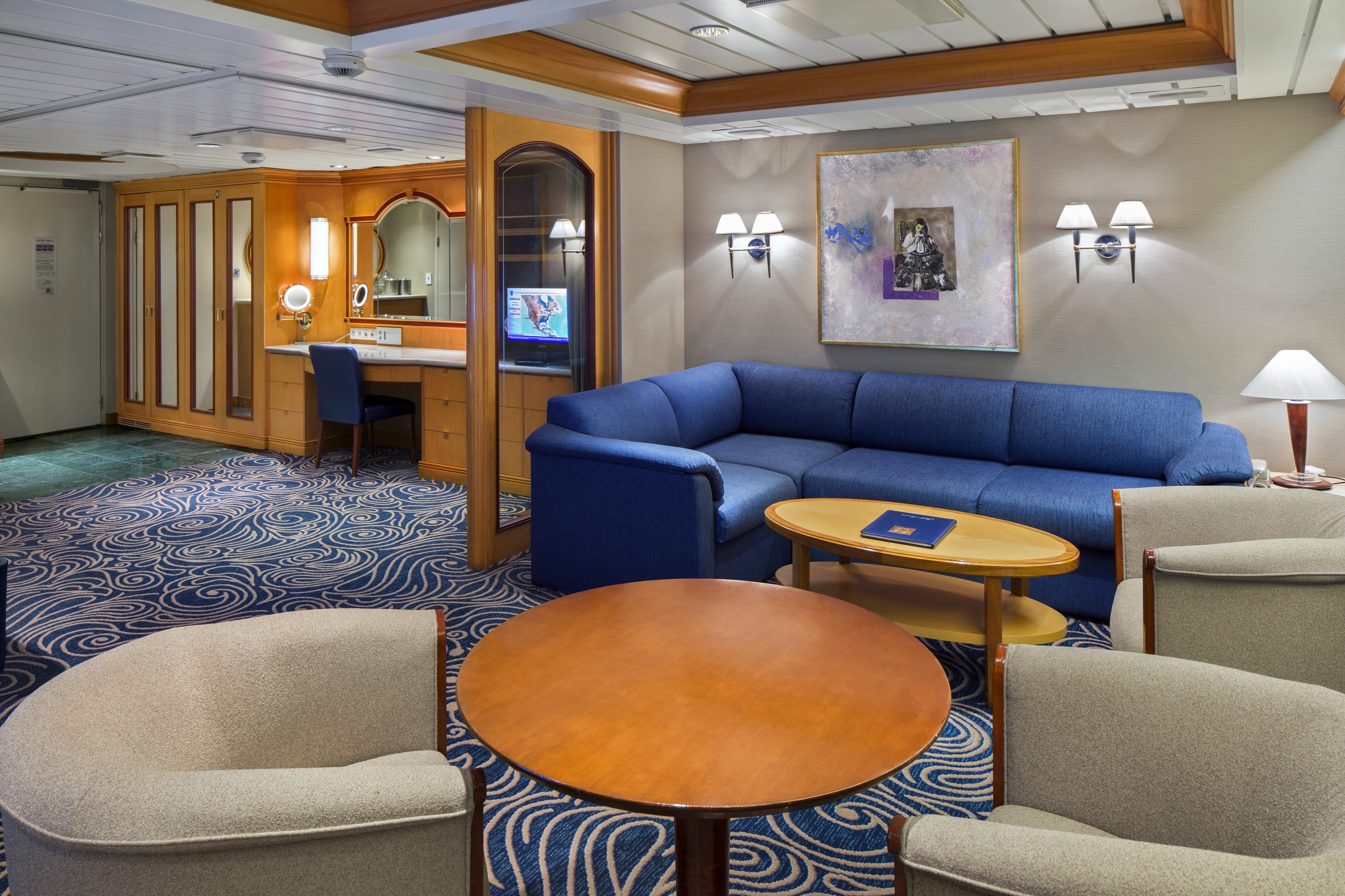 Vision of the Seas: Owner's Suite - 1 Bedroom