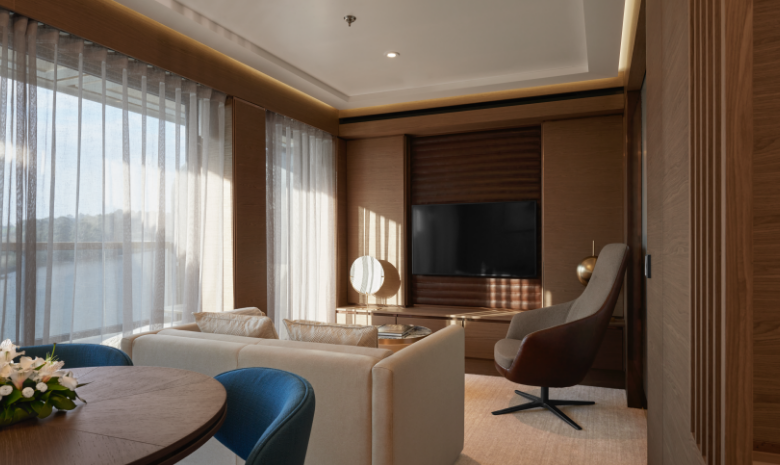 Ritz Carlton Yacht Collective Evrima - Signature Suite.png