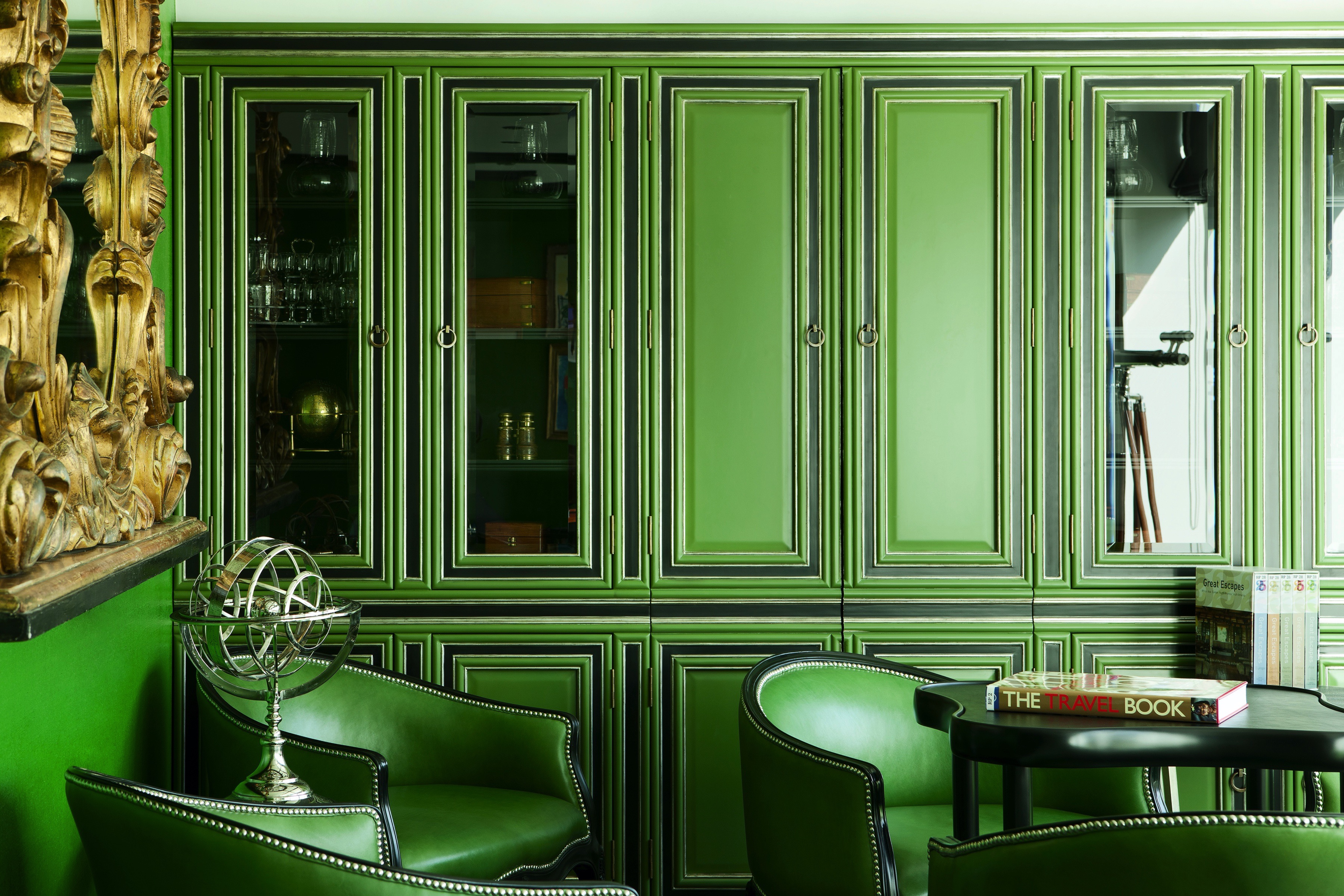 Captain's Lounge & Library