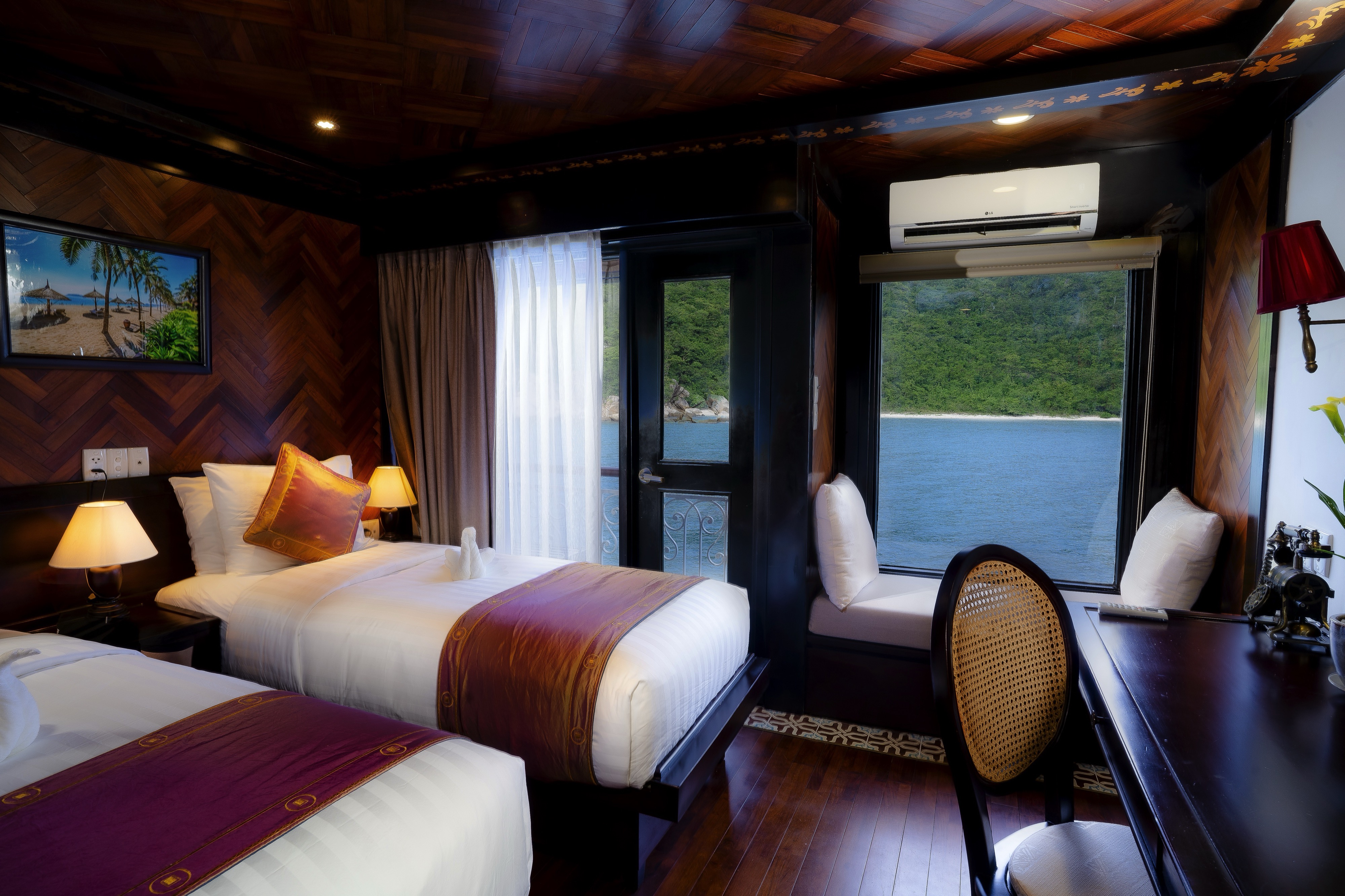 Stateroom (Upper/Panorama Deck)