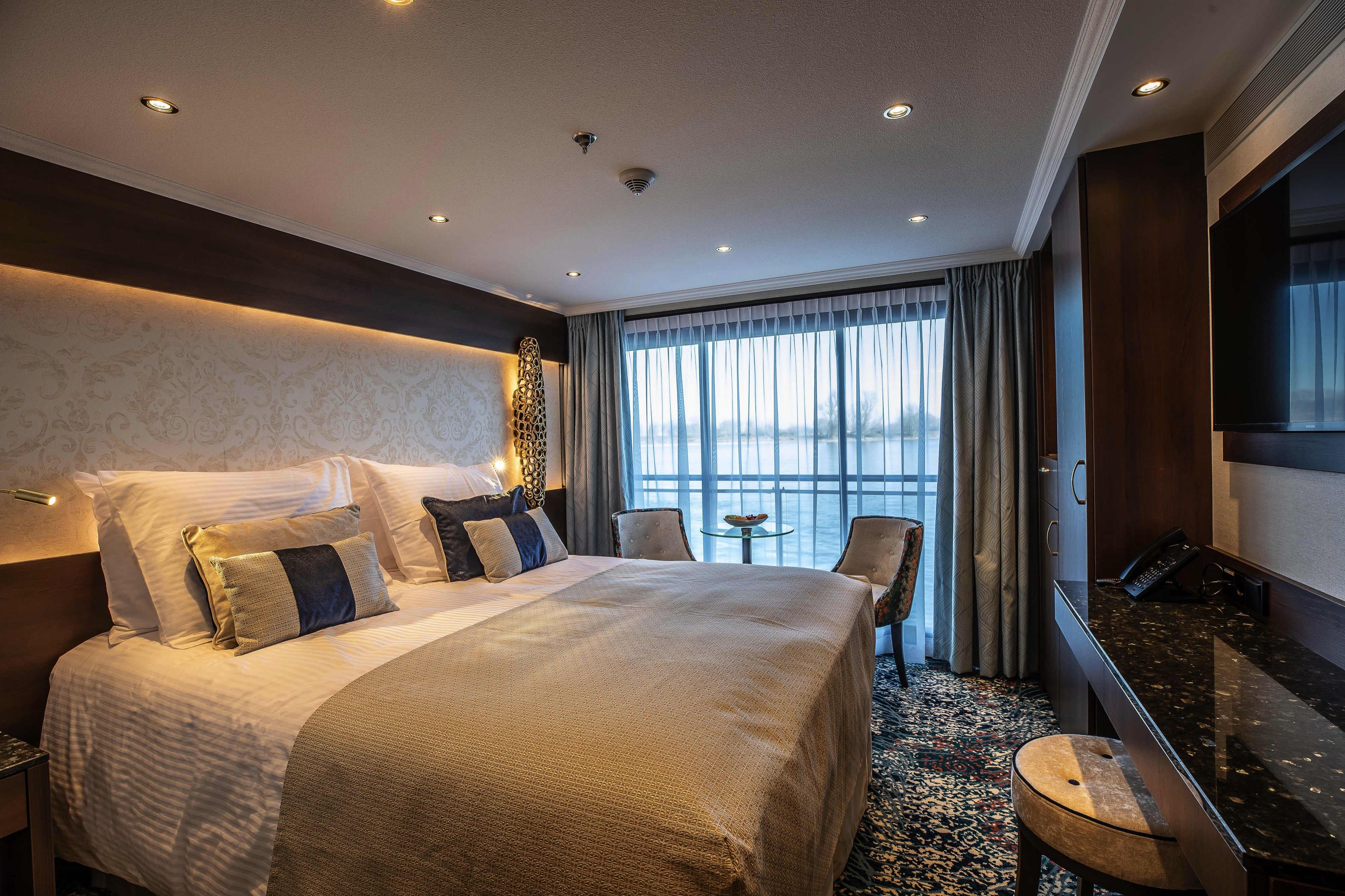 Riviera Travel MS George Eliot Standard Suite Ruby Diamond.jpg