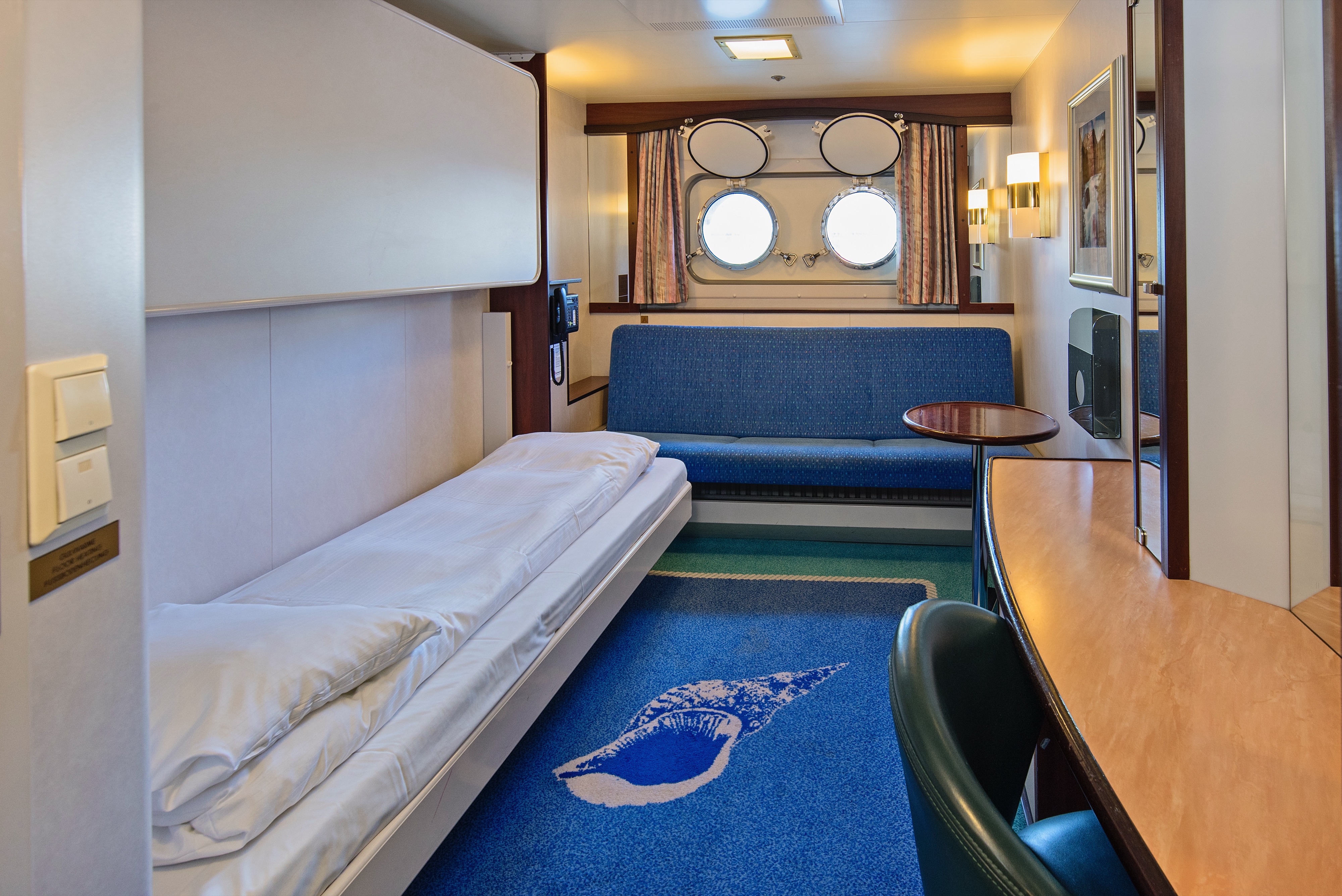 Polar Outside | Triple on lower deck with porthole