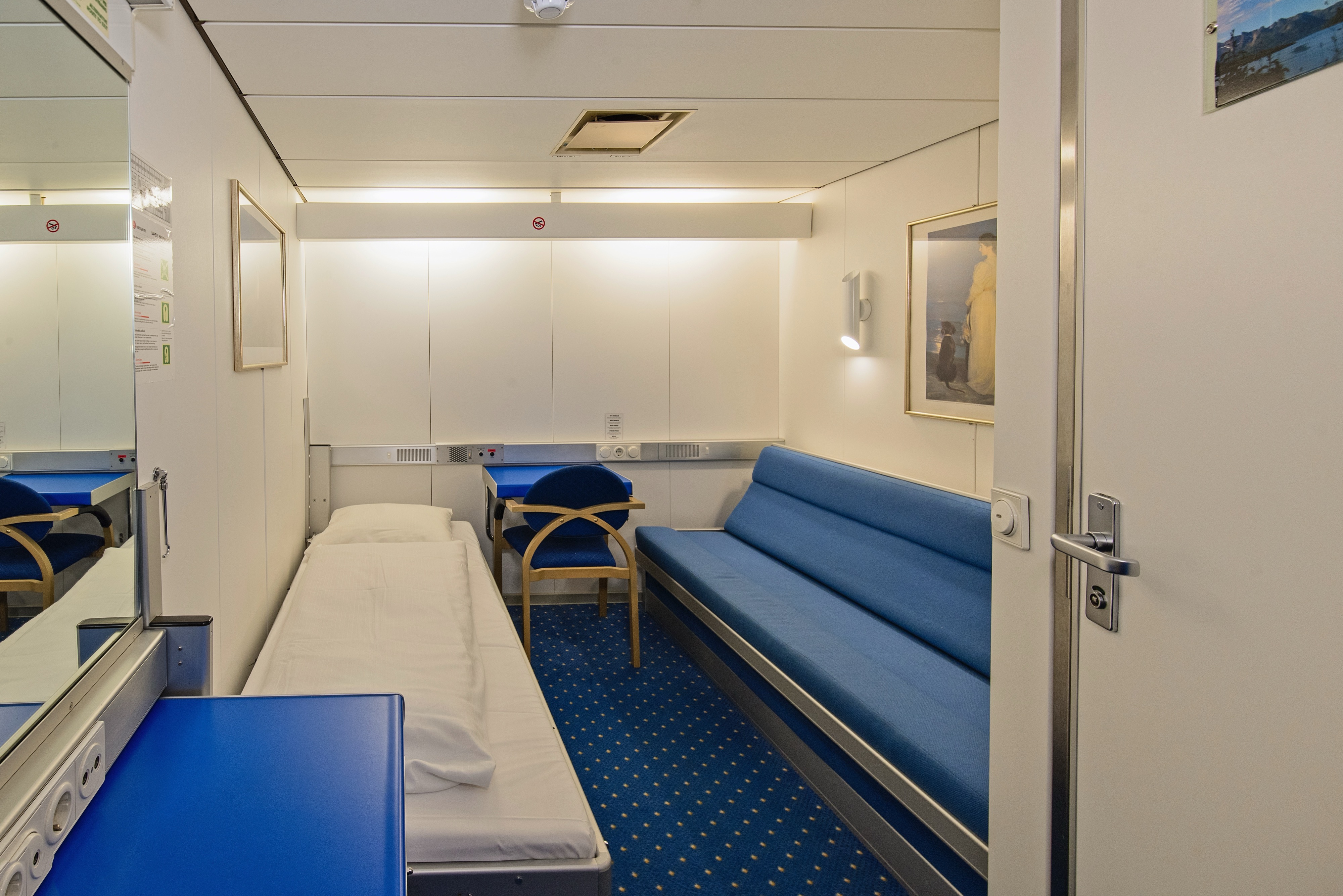 Polar Inside | Upper or middle deck for up to 2 travellers