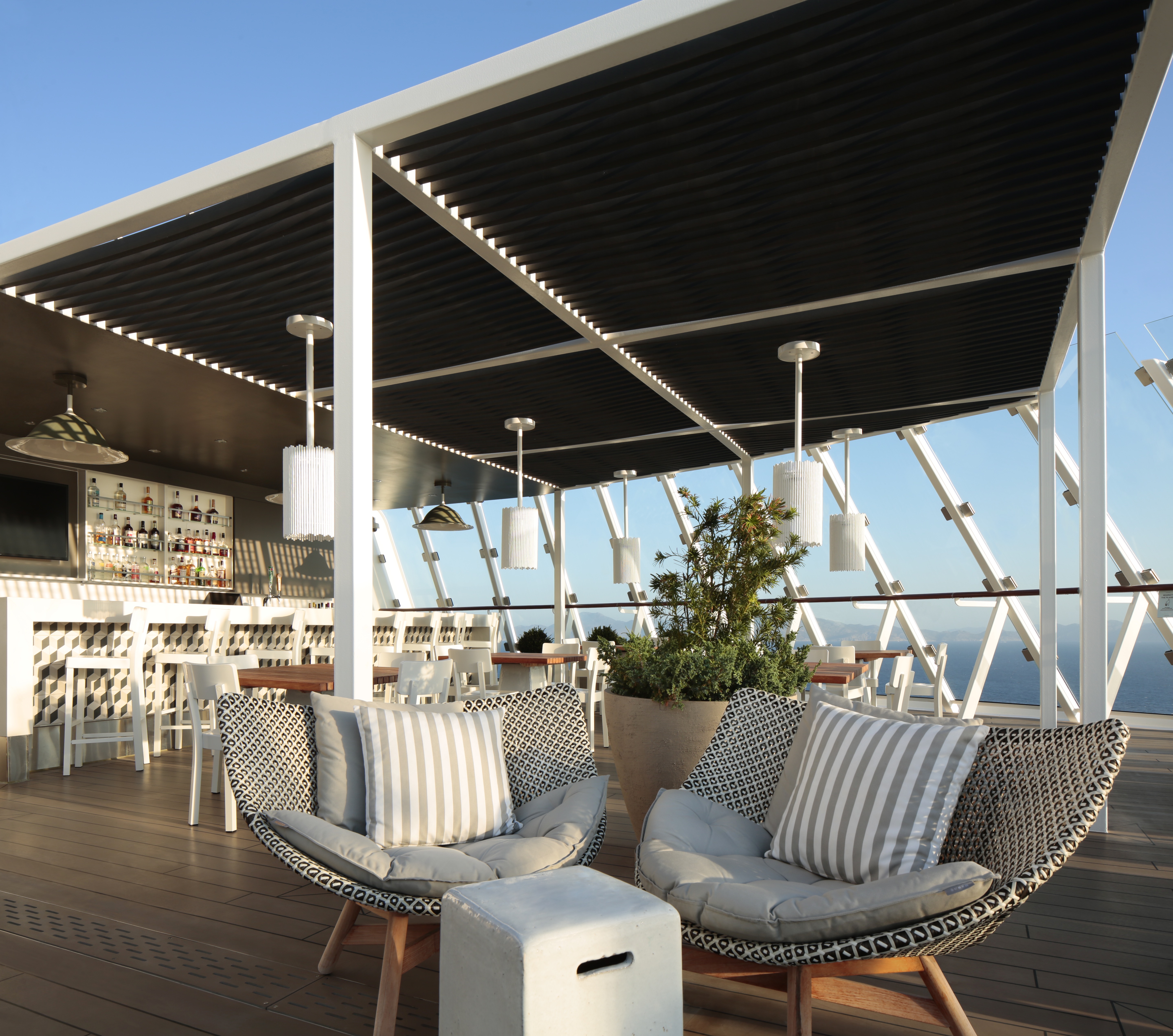 The Retreat® Pool Bar