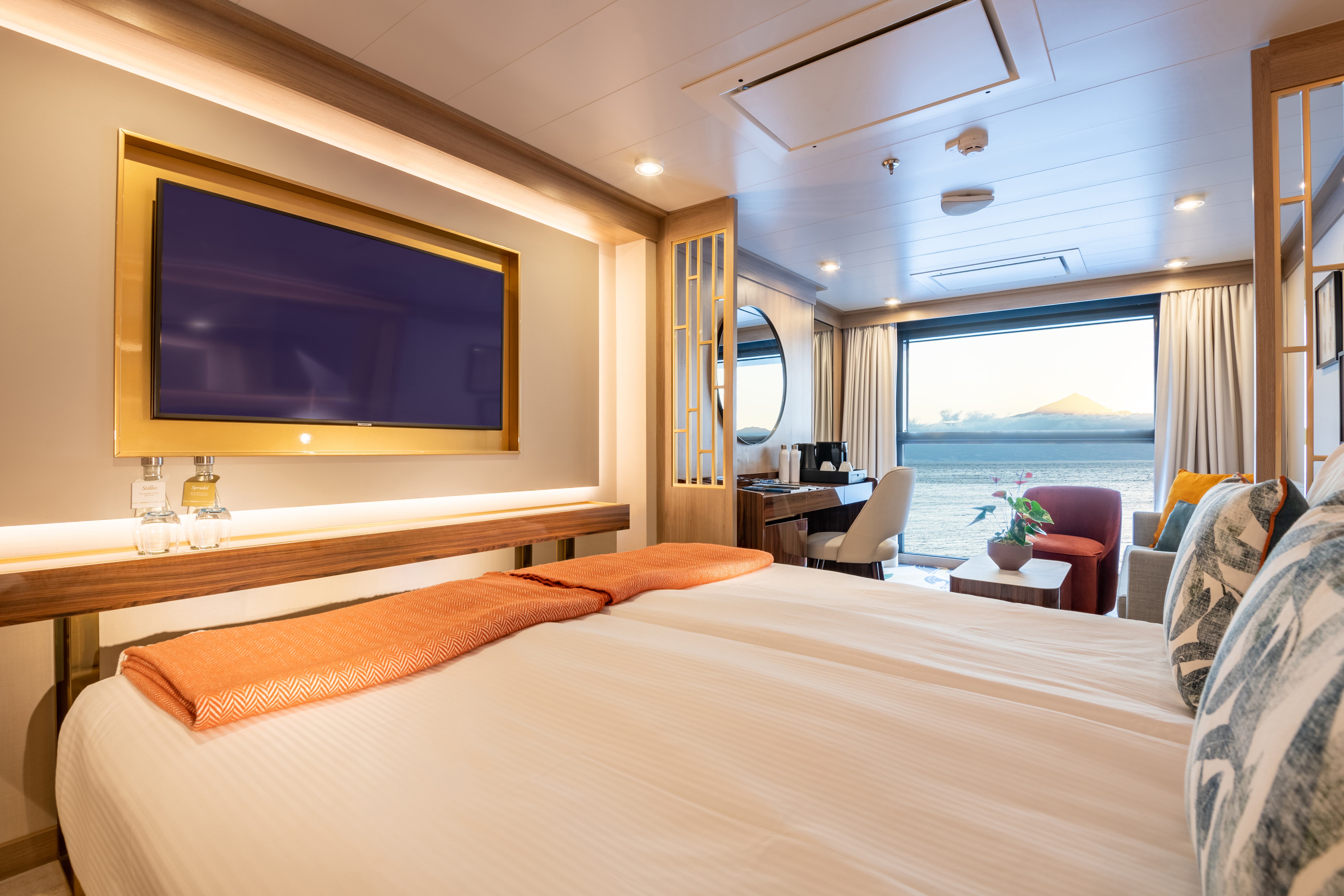 Quark Expedition World Voyager, Infinity Suite 1.jpg