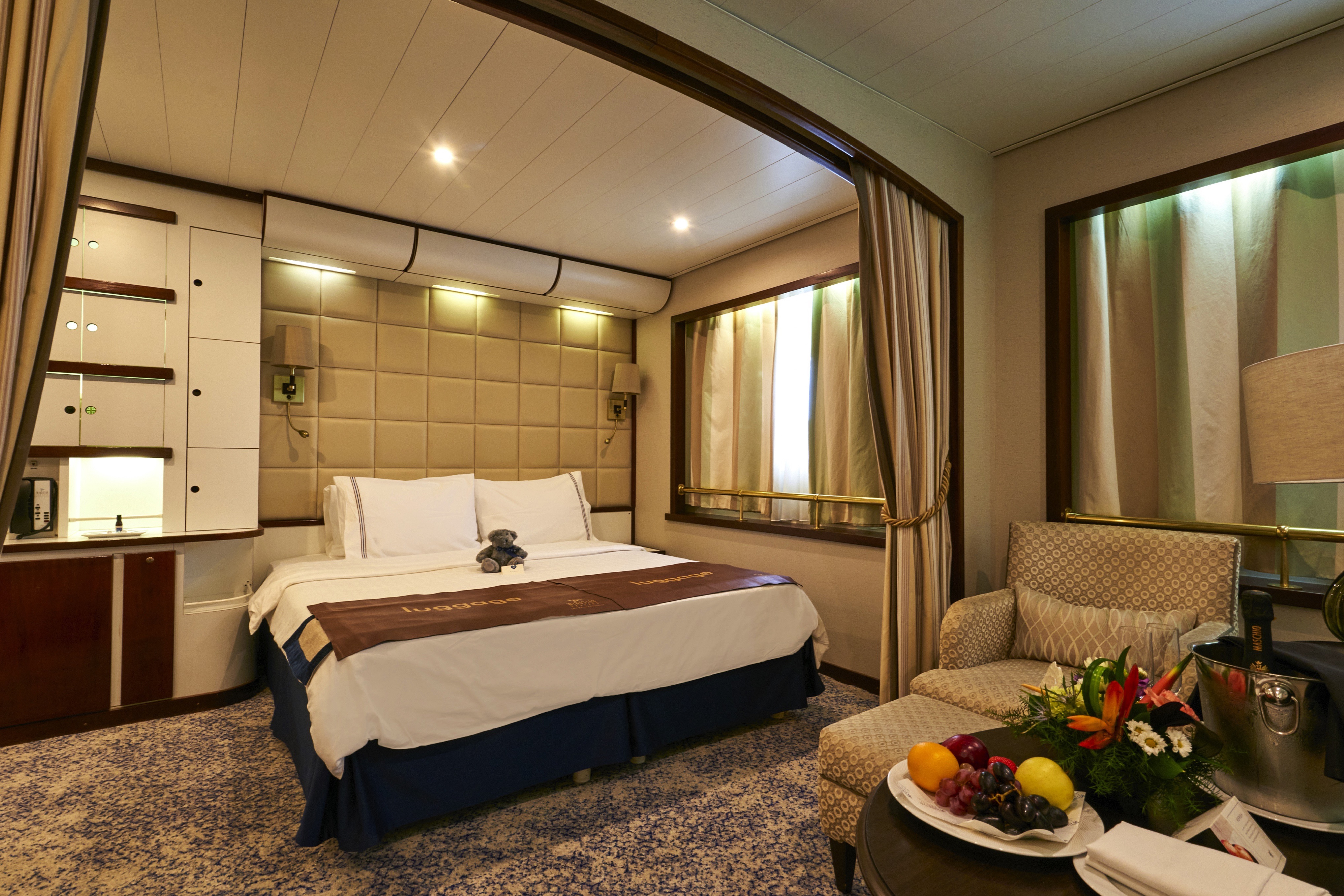 Opulent Bridge Suites