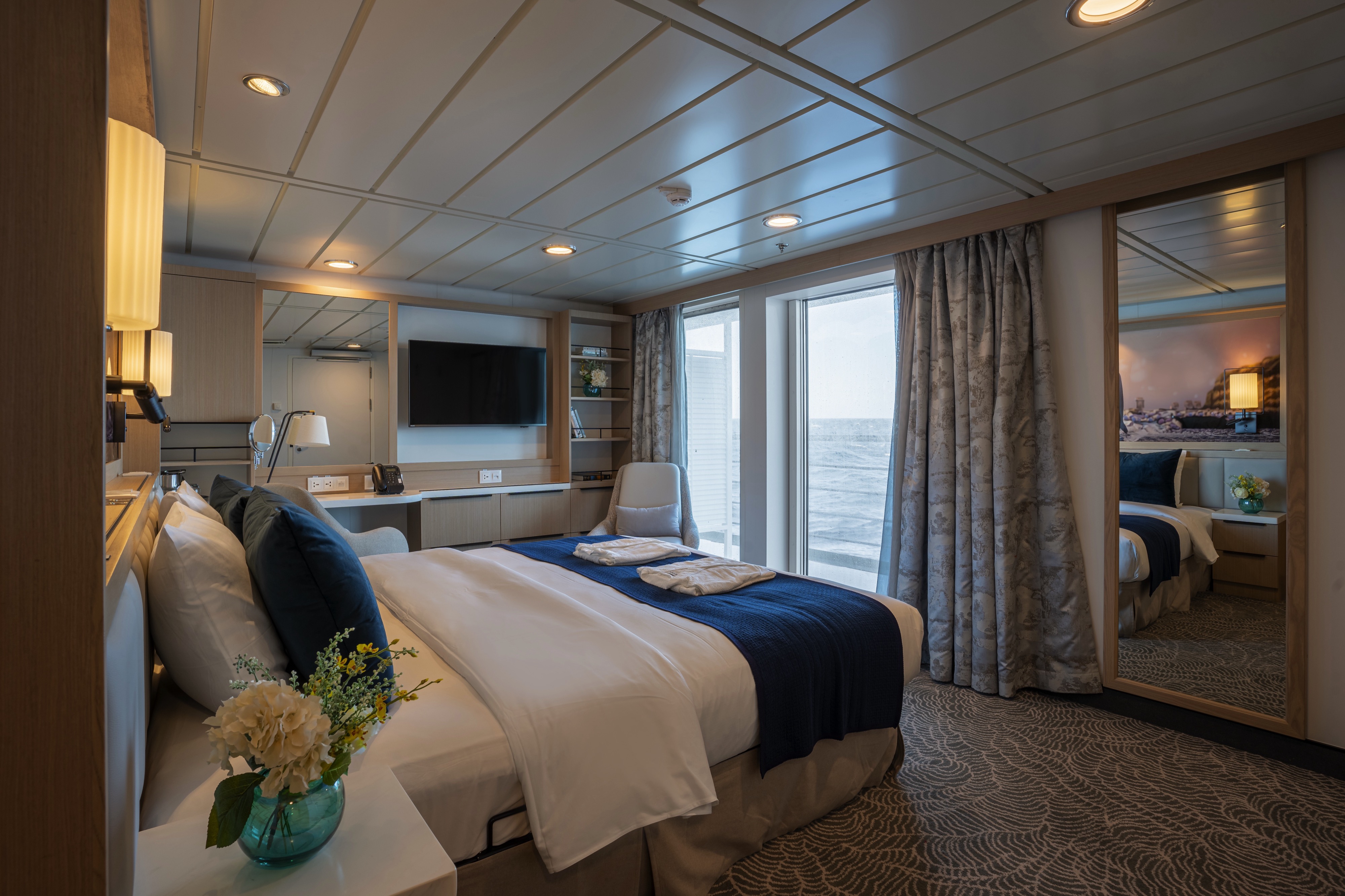 Polar Latitides Ocean Albatros Balcony Suite _B_ 1.jpg