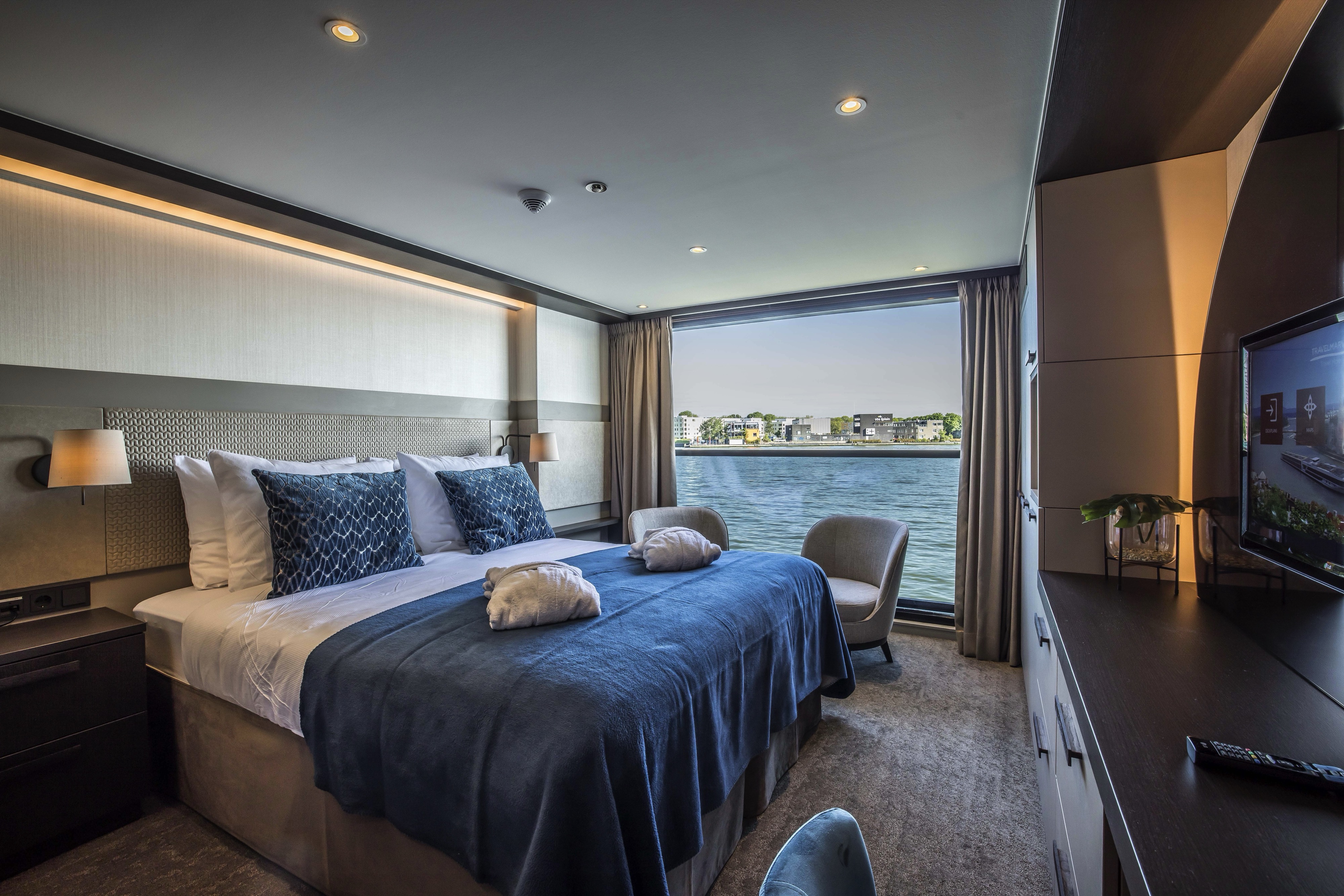 Travelmarvel Contemporary Ships French Balcony ©Rob Nijhuis.jpg