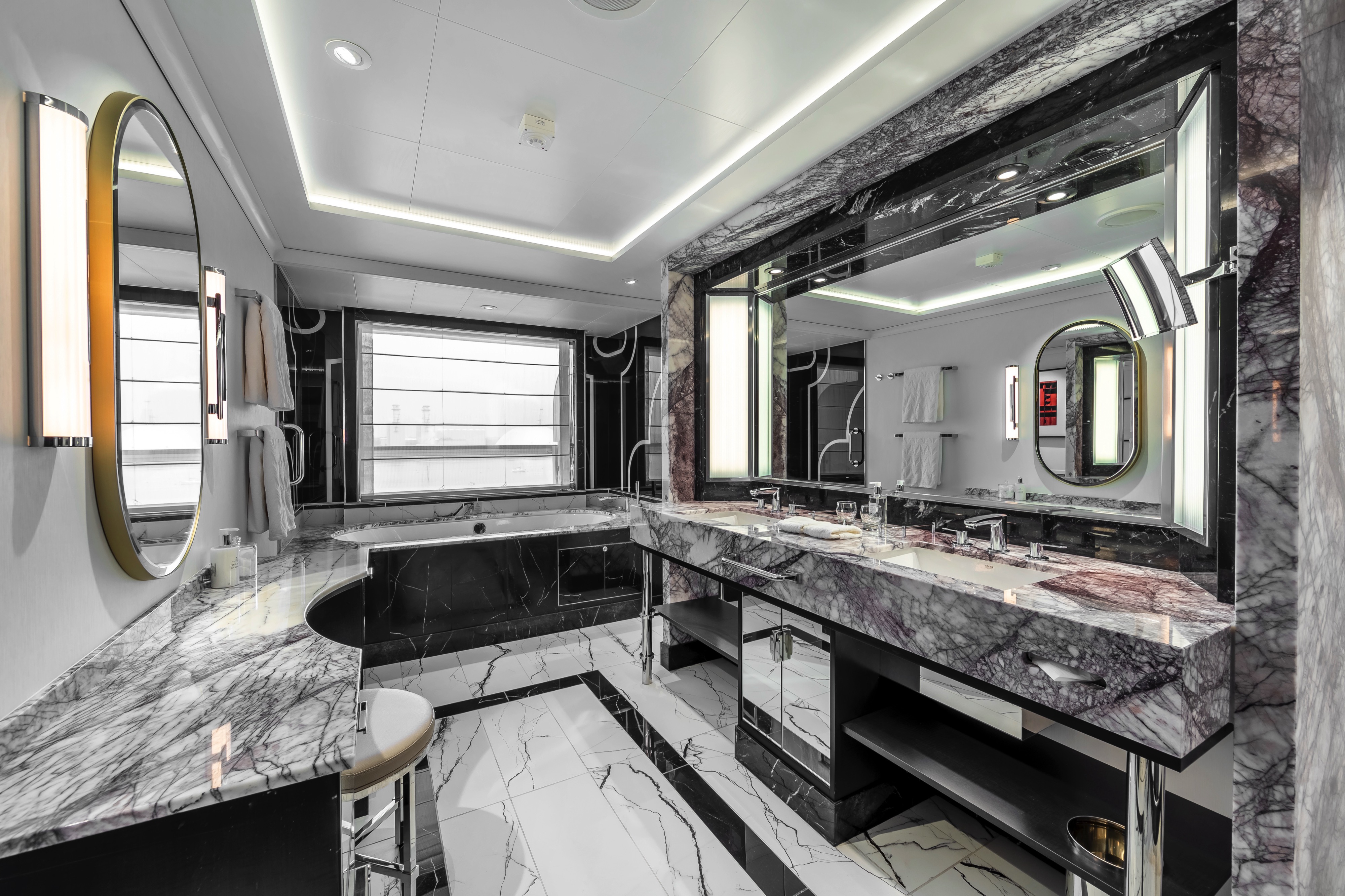 Queens Grill Grand Suite