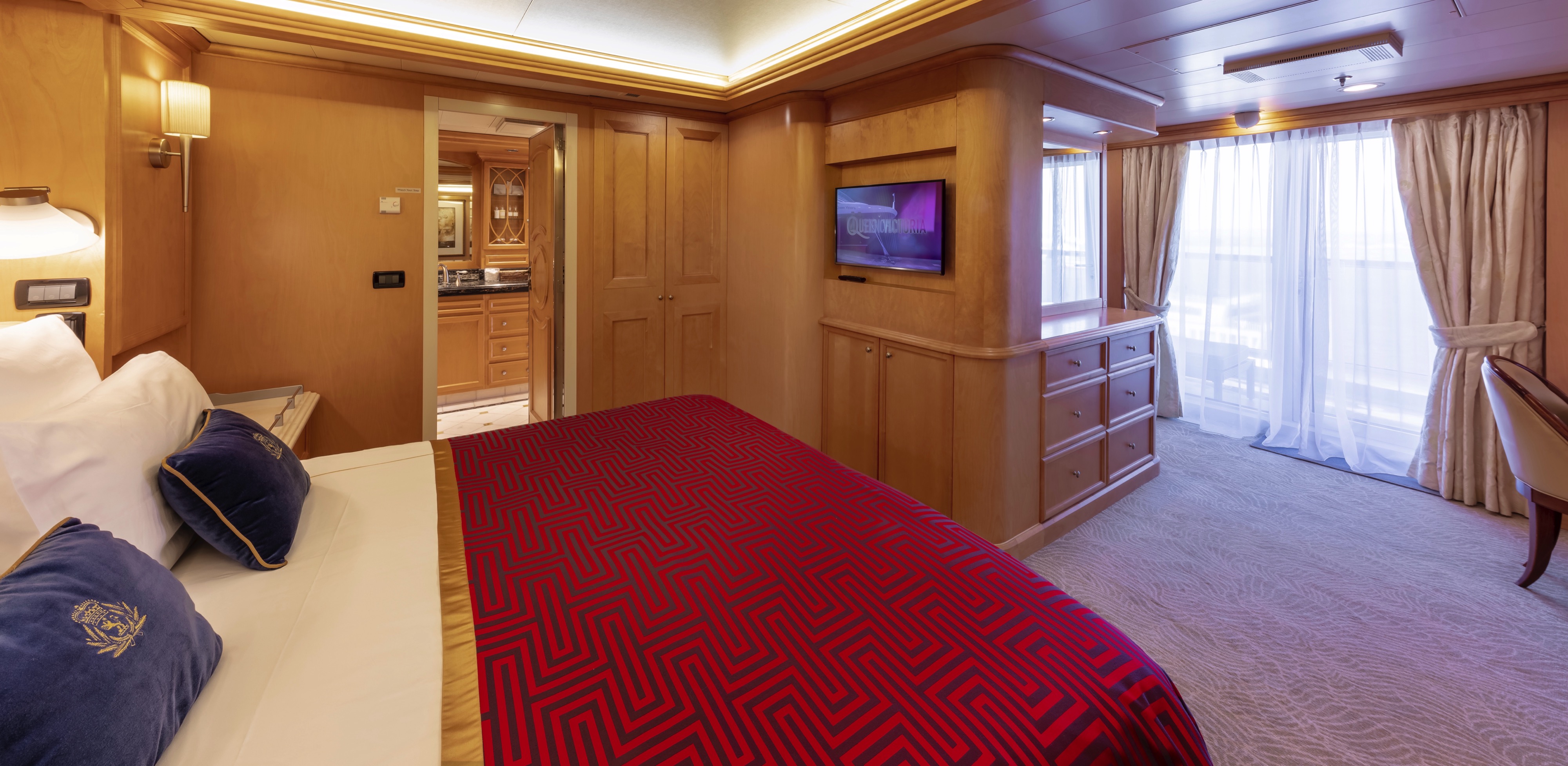 Queens Grill Master Suite