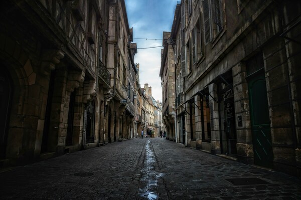 Empty Street, Dijon