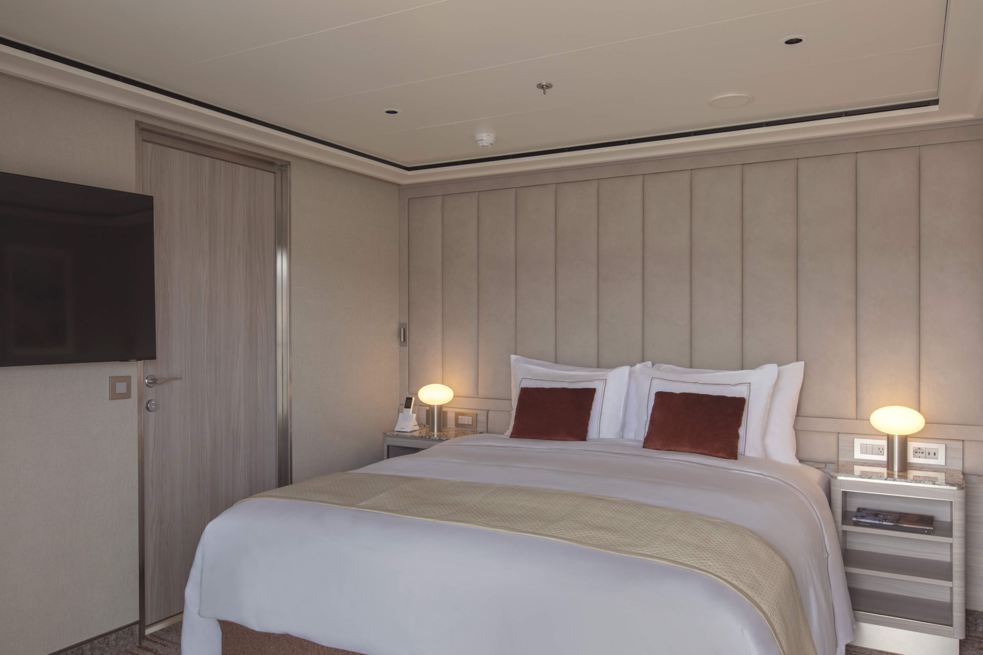 Silversea Silver Nova - Signature Suite 1, ©Silversea Cruises Ltd.jpg