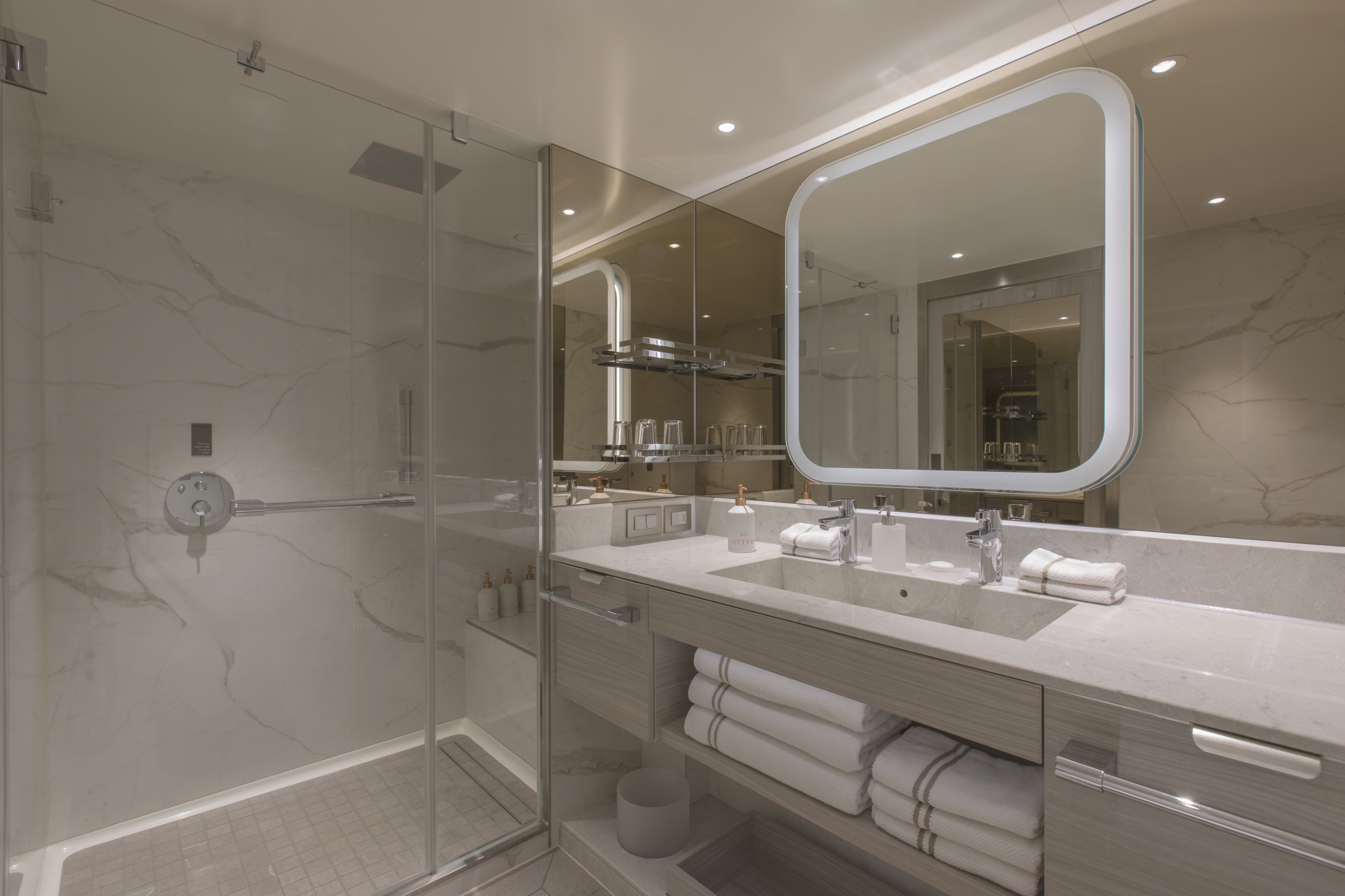 Deluxe Veranda Suite