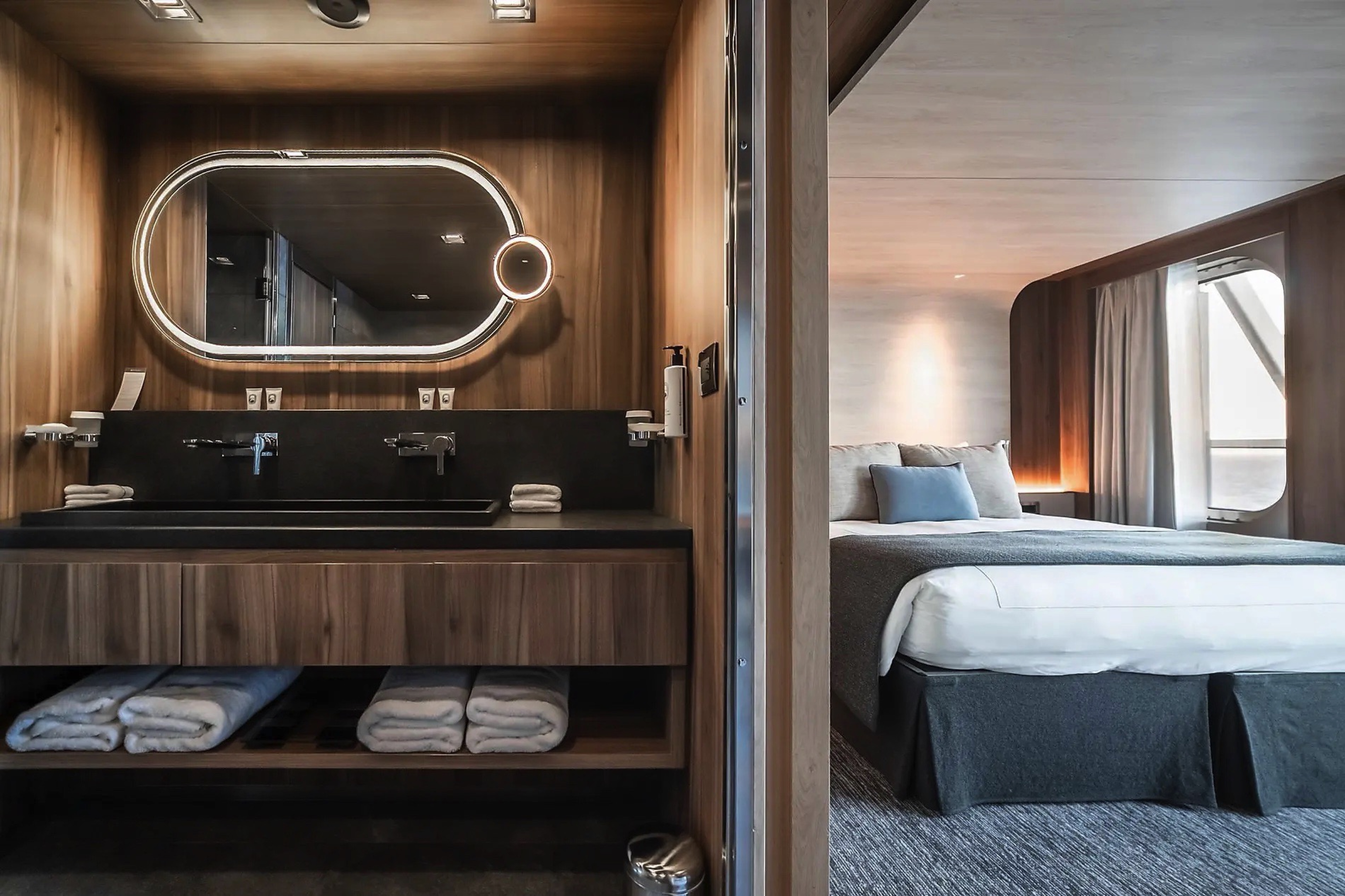 PONANT, Le Commandant Charcot, Prestige Suite 1.jpg