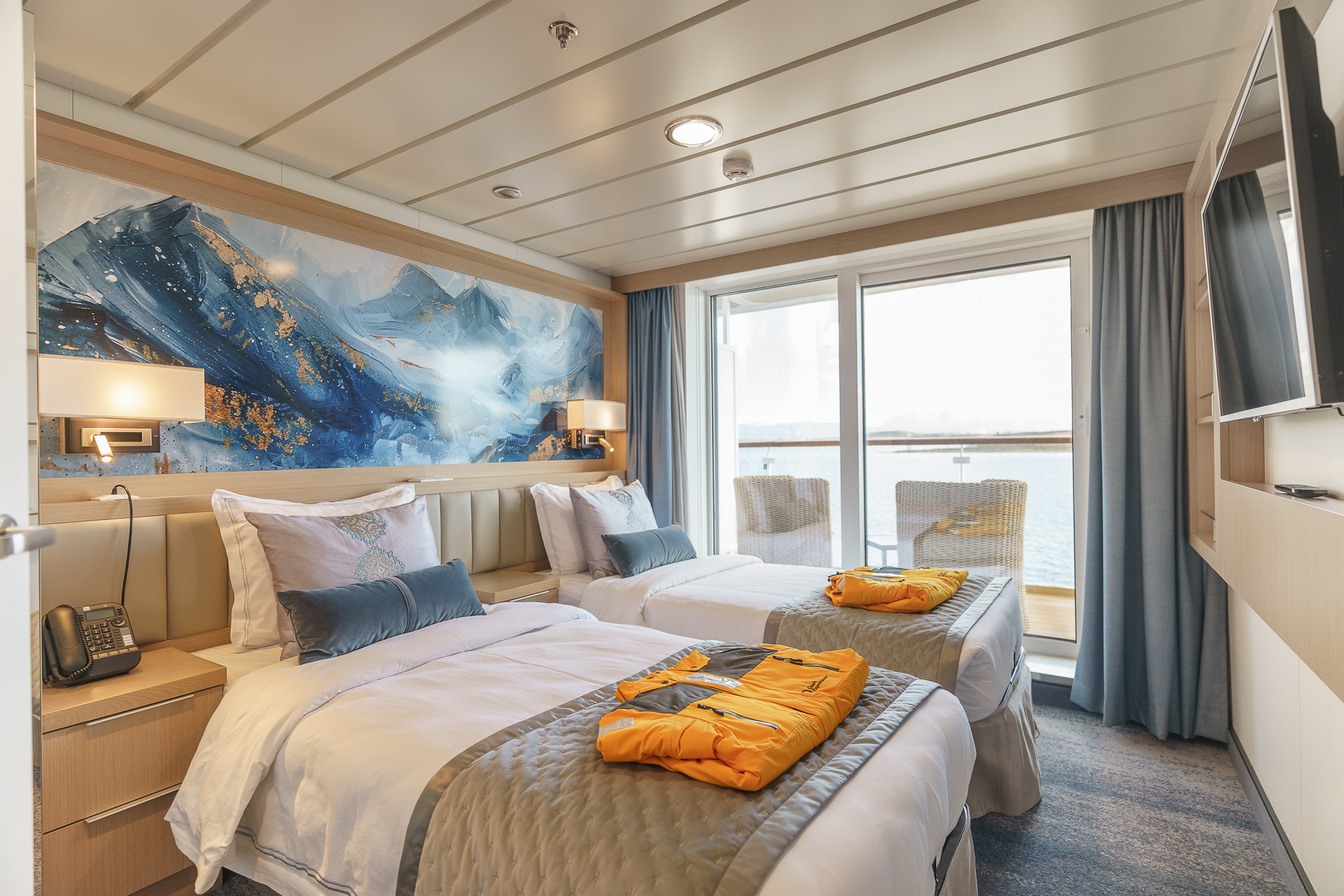 Quark Expeditions, Ocean Explorer Junior Suite 1 ©Quark Expeditions