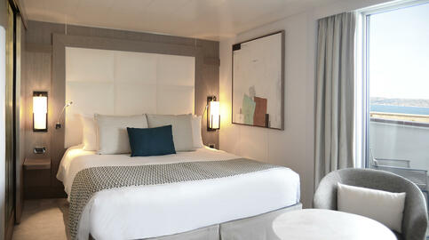 Ponant L'Austral Deluxe Suite 1, ©PONANT, Tamar Sarkissian.jpeg