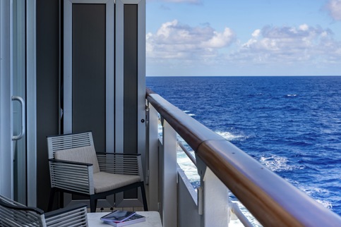Ponant, L'Austral Prestige Suite Balcony ©StudioPONANT Juliette leclercq.jpg