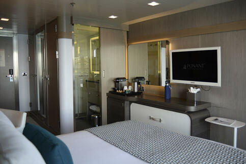 Ponant L'Austral Prestige Suite 2, ©PONANT, Tamar Sarkissian.jpeg