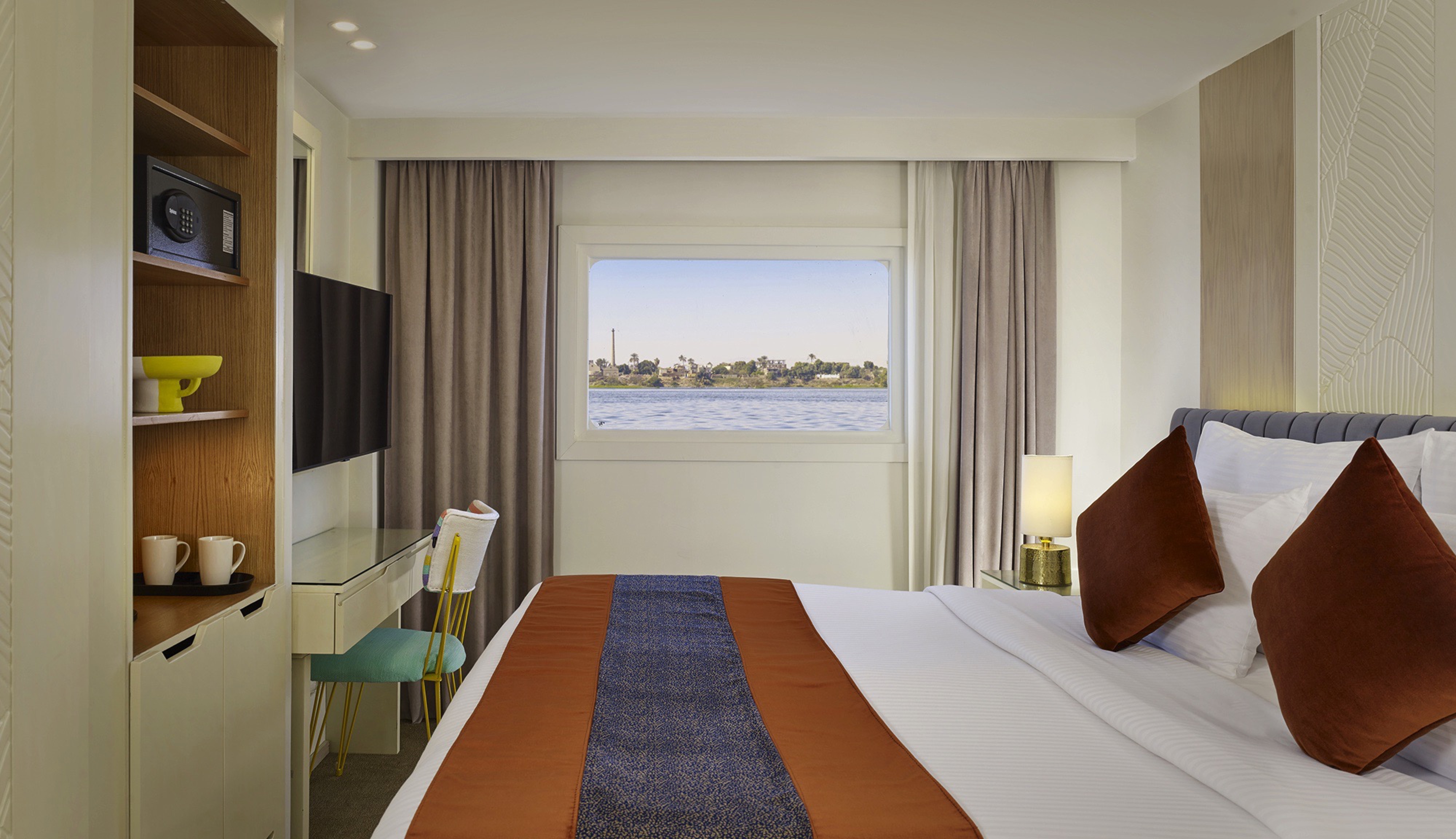 AmaWaterways AmaDahlia CAT E Stateroom.jpg