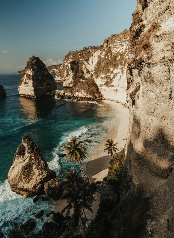 Diamond Beach, Nusa Penida is one of the most gorgeous white sand beaches in Bali, Indonesia.