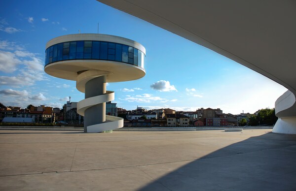 Centro Niemeyer, Avenida del Zinc, Avilés, España