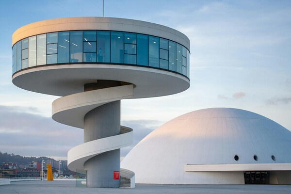 Centro Niemeyer, Avenida del Zinc, Avilés, España