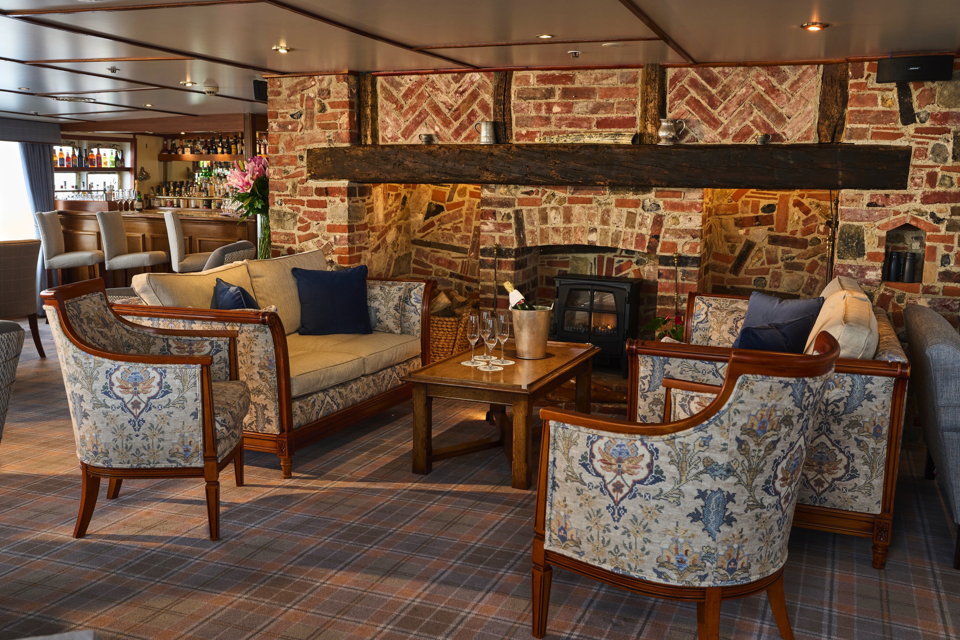 Hebridean Island Cruises Hebridean Princess Tiree Lounge 1